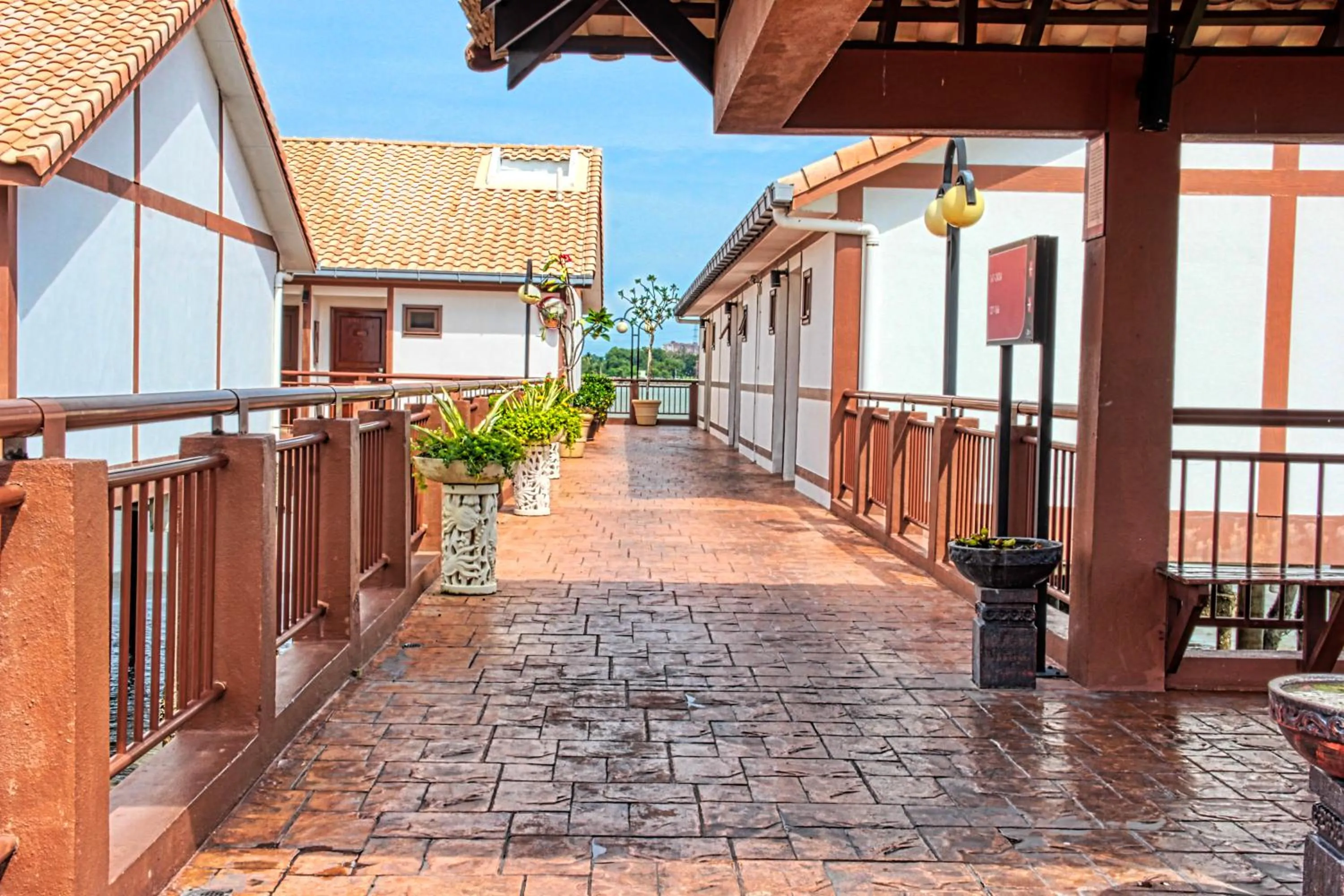 AlexaPD Private Water Chalets