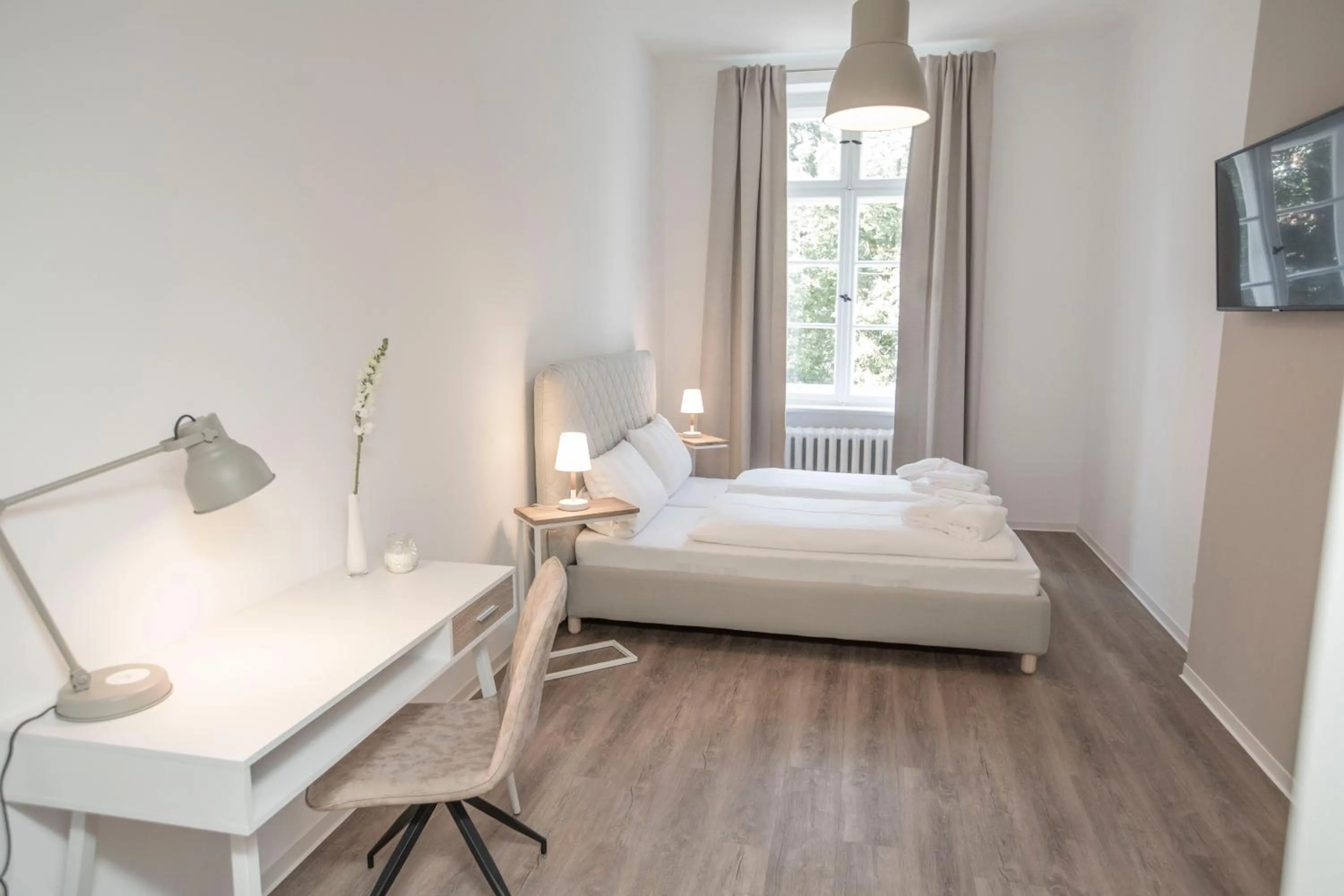 Photo of the whole room, Bed in Boardinghouse Flensburg - by Zimmer FREI! Holidays