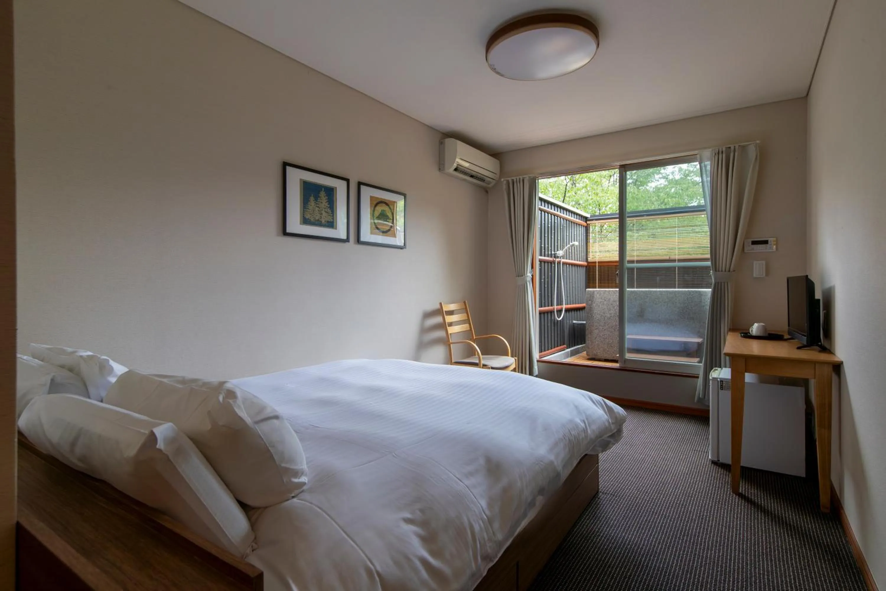 Photo of the whole room, Bed in Fujiyama Inn Conifer