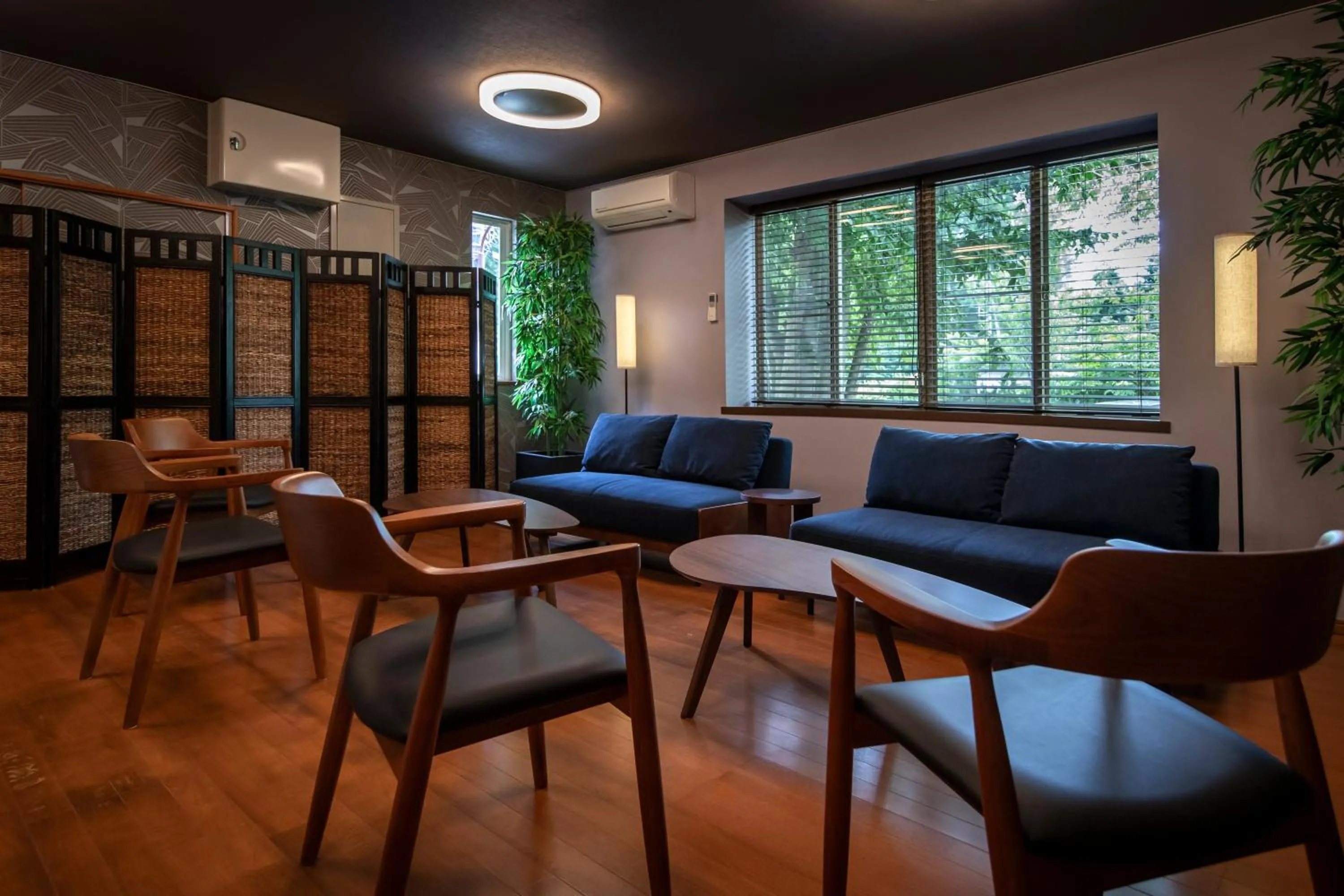 Seating area in Fujiyama Inn Conifer