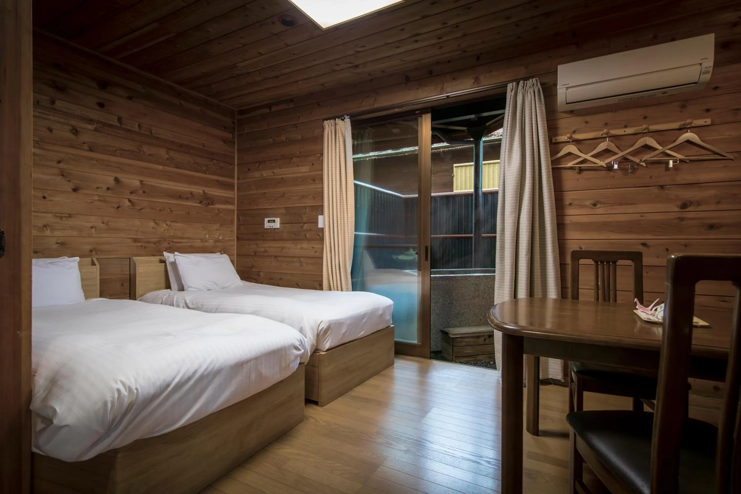 Photo of the whole room, Bed in Fujiyama Inn Conifer