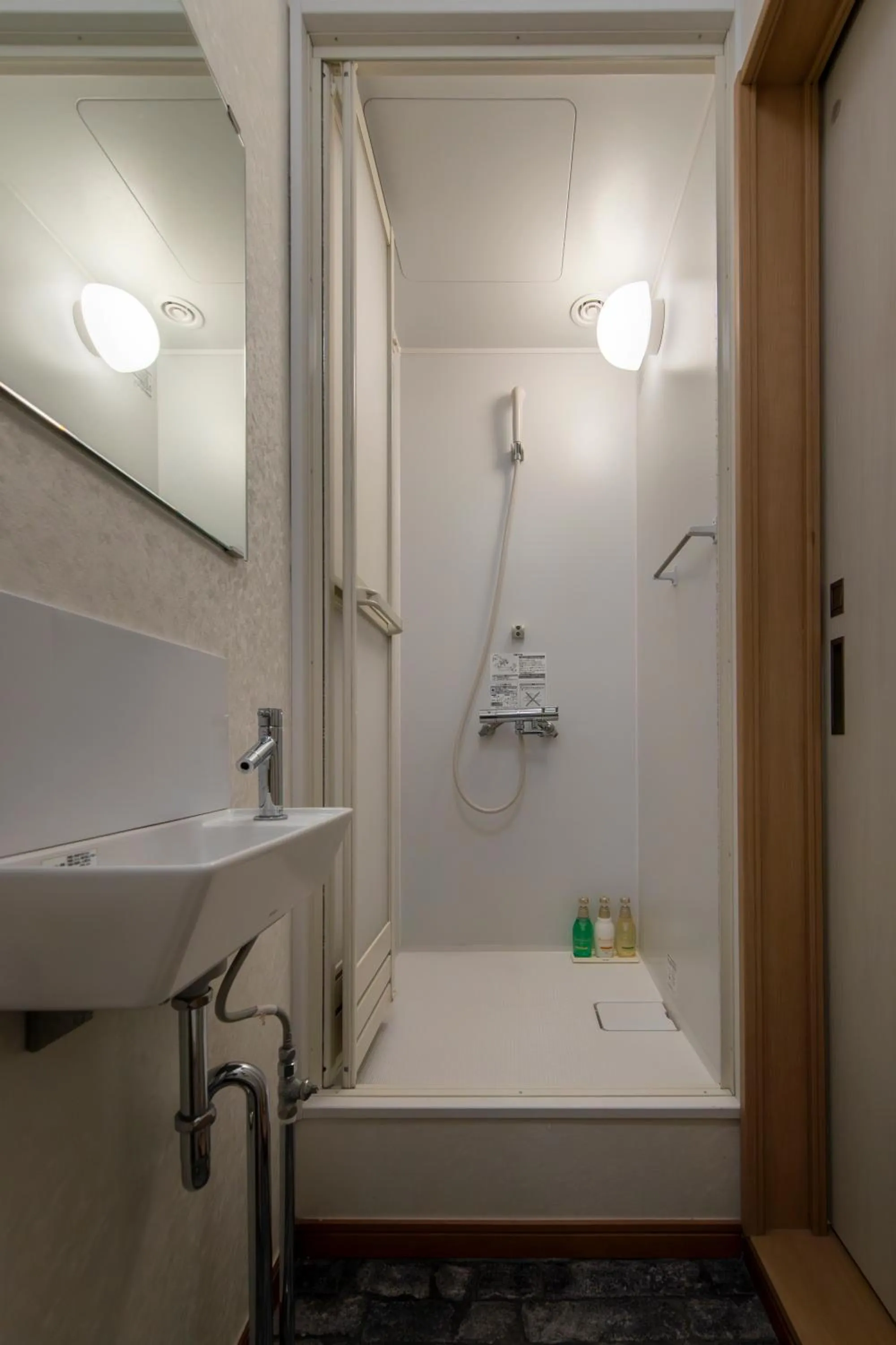 Shower in Fujiyama Inn Conifer