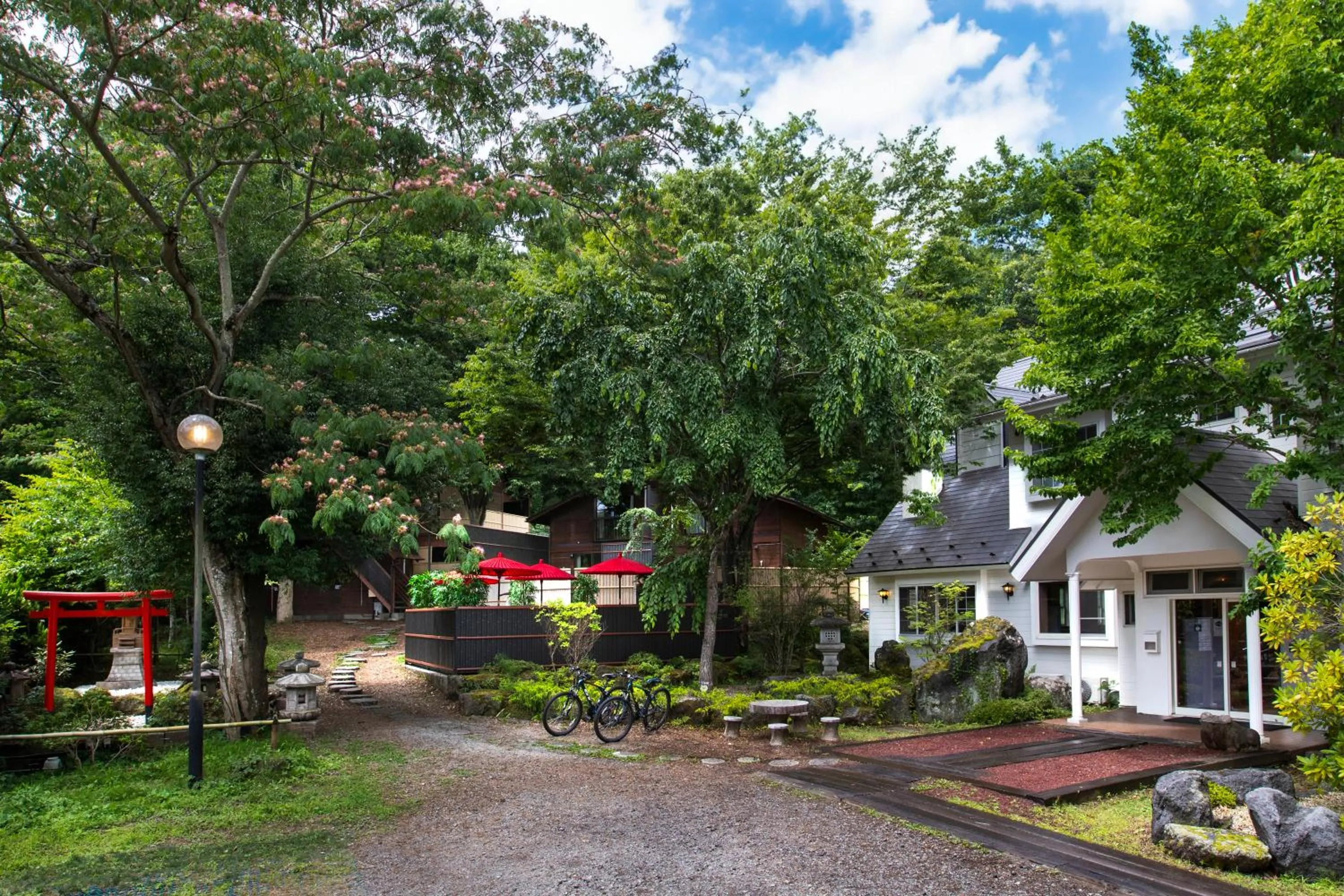 Property building in Fujiyama Inn Conifer