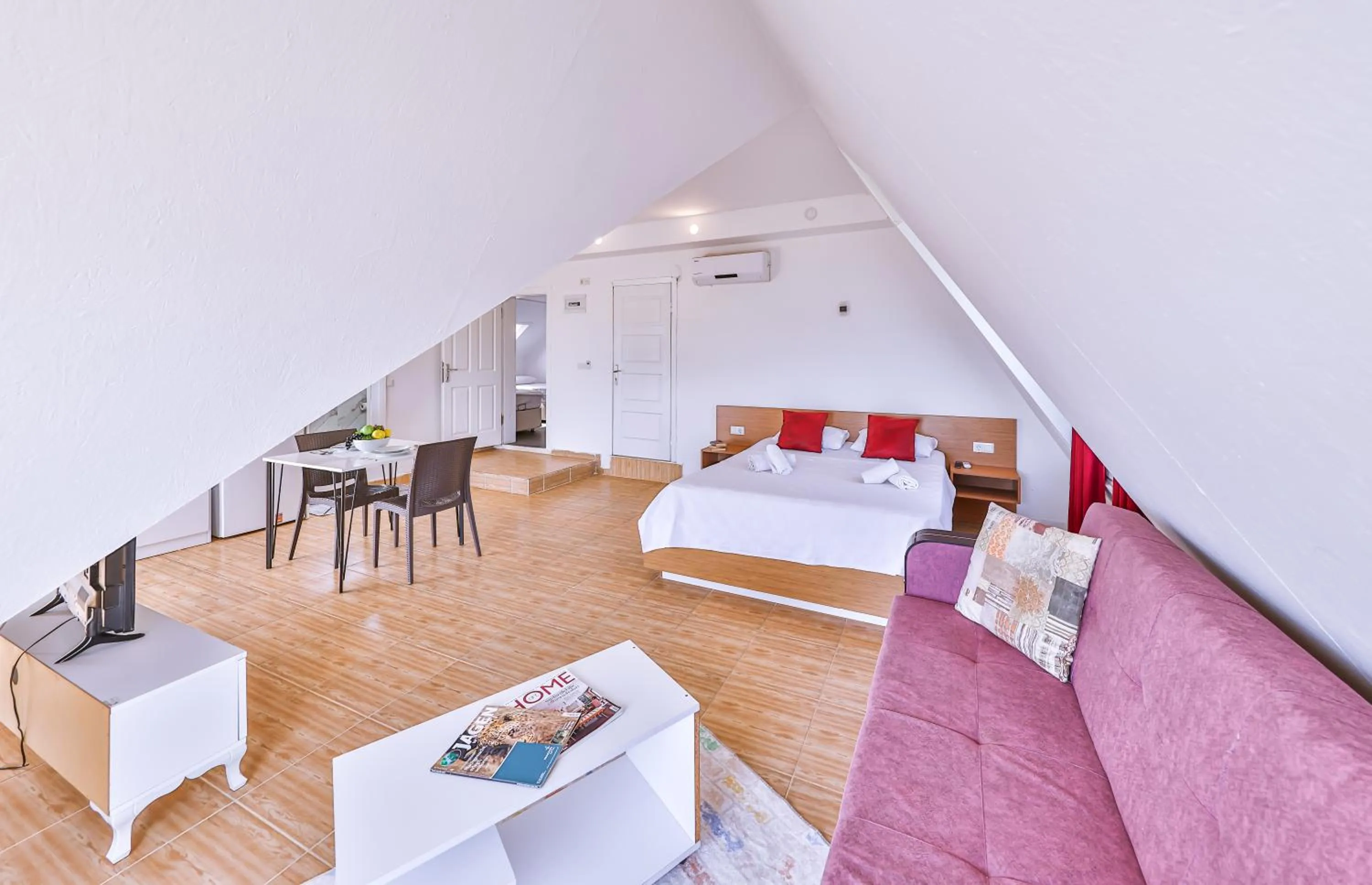 Living room, Bed in 3 House Apart