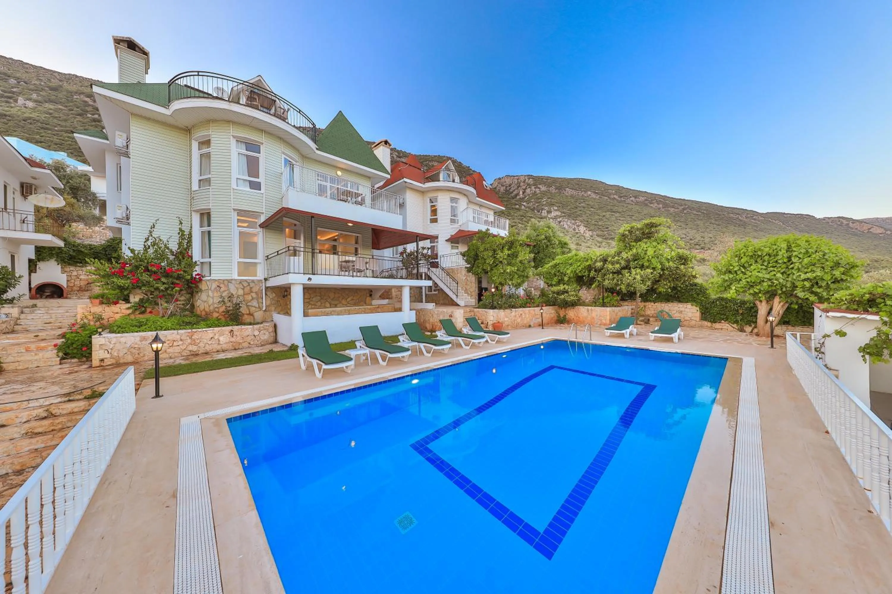 Pool view in 3 House Apart