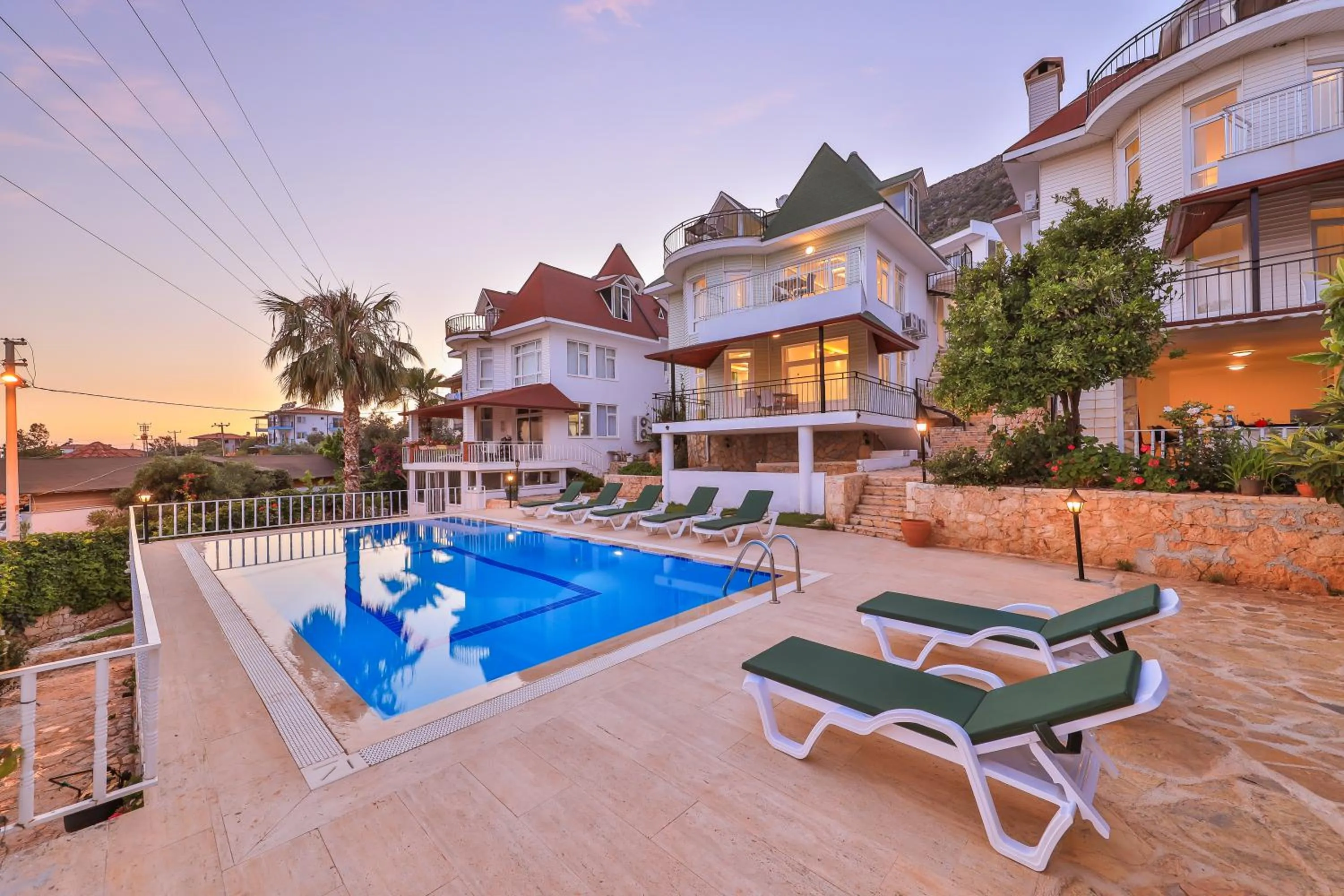 Swimming pool in 3 House Apart