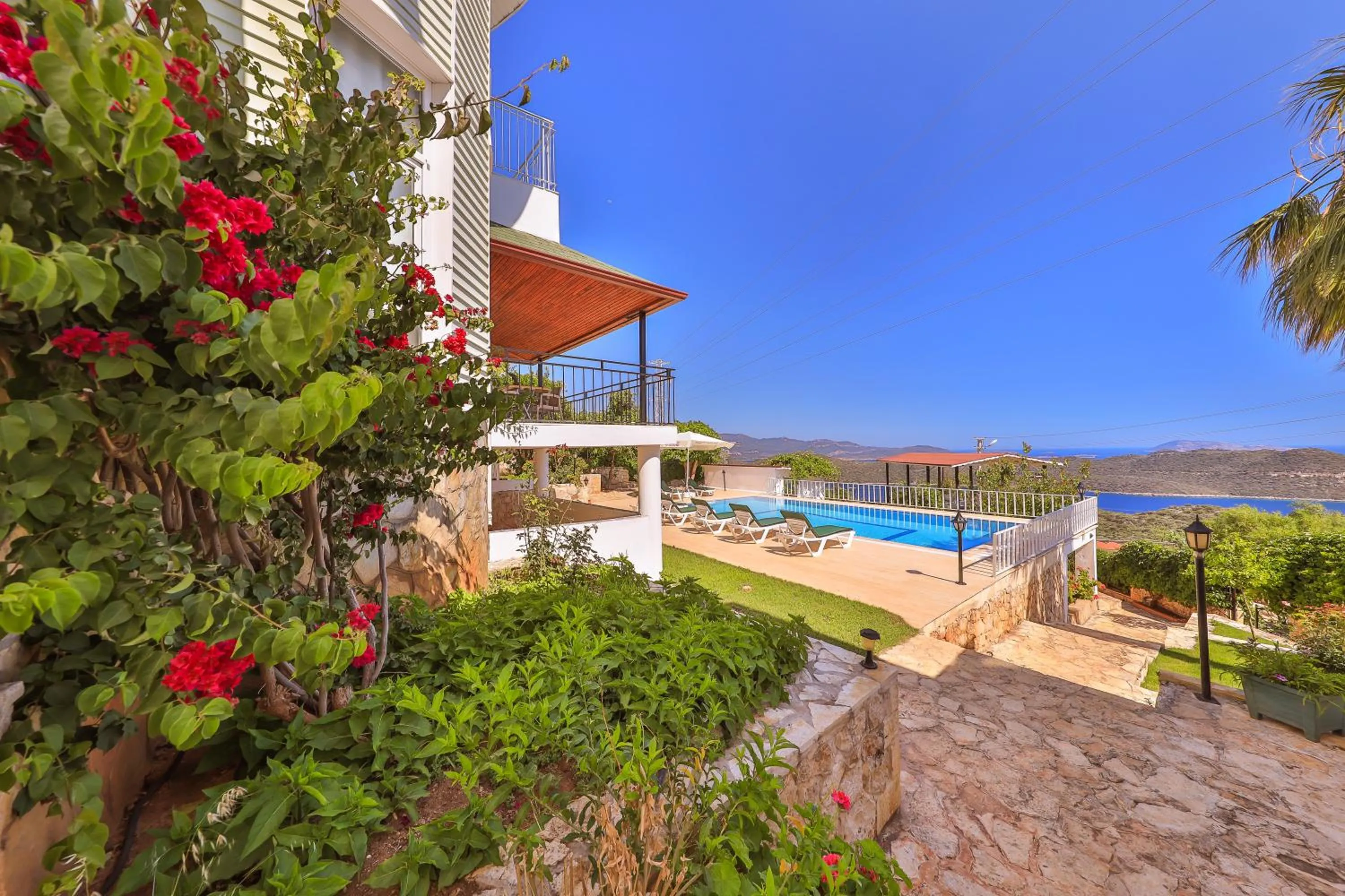 Swimming pool in 3 House Apart