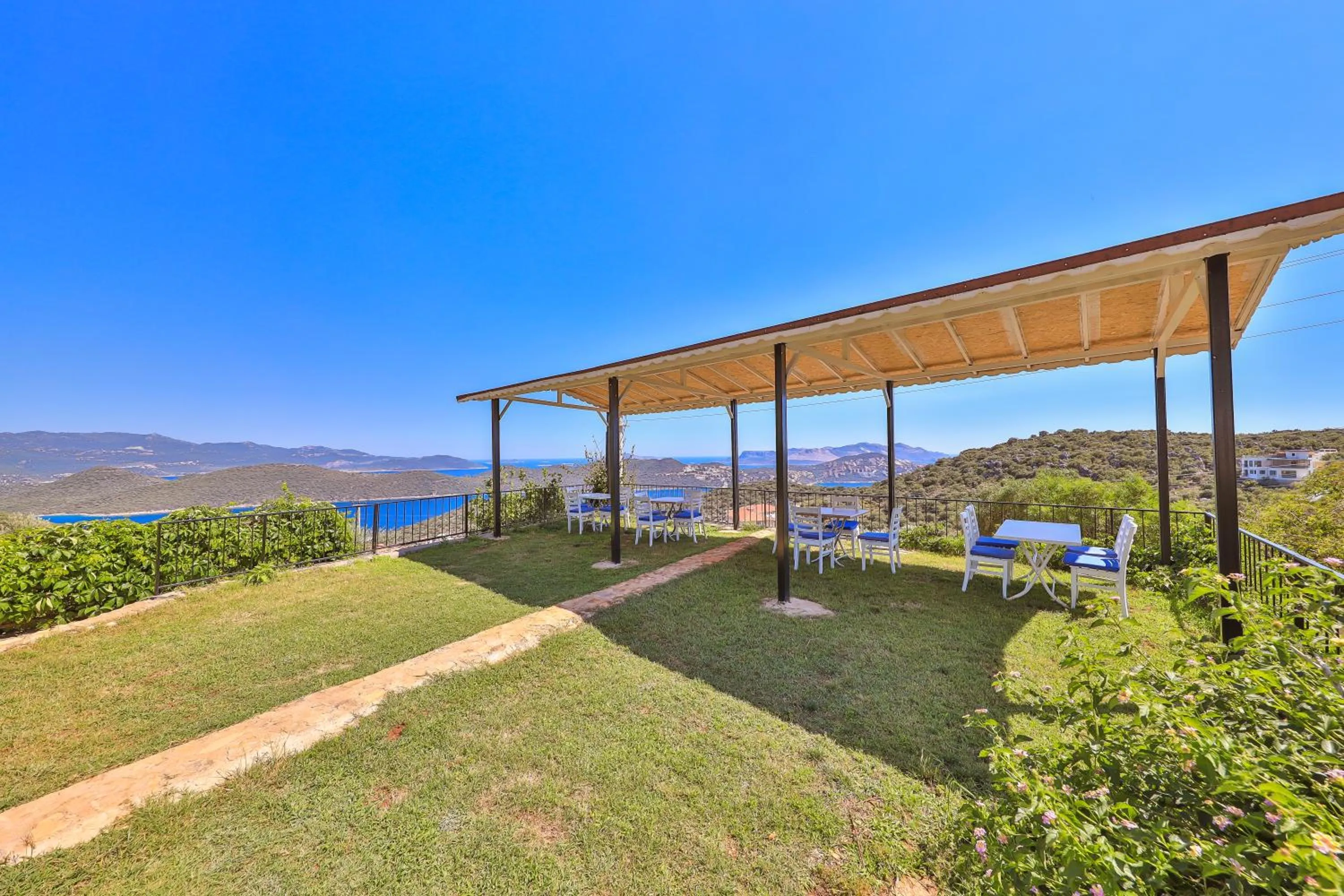 Day in 3 House Apart