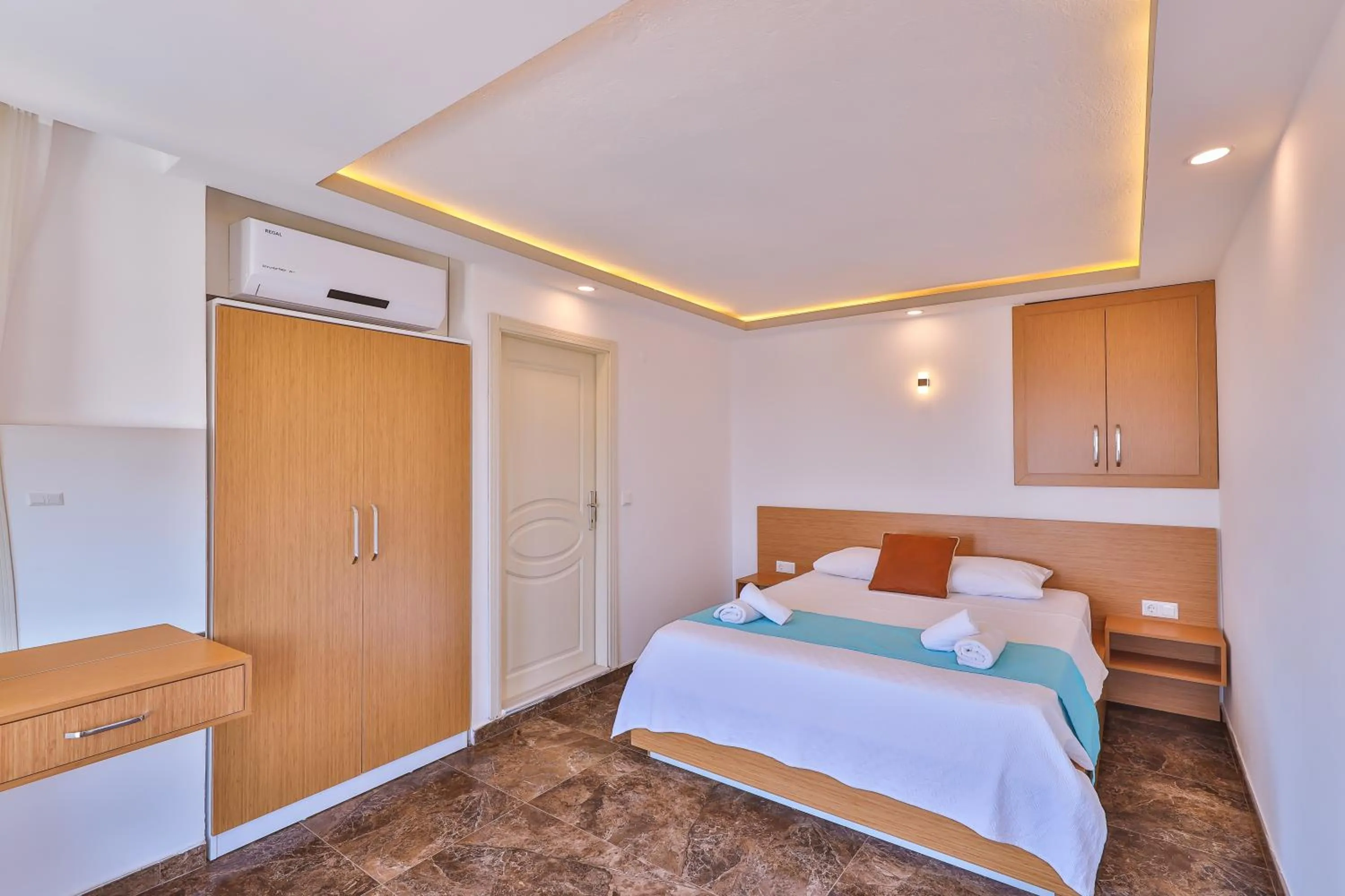 Bed in 3 House Apart