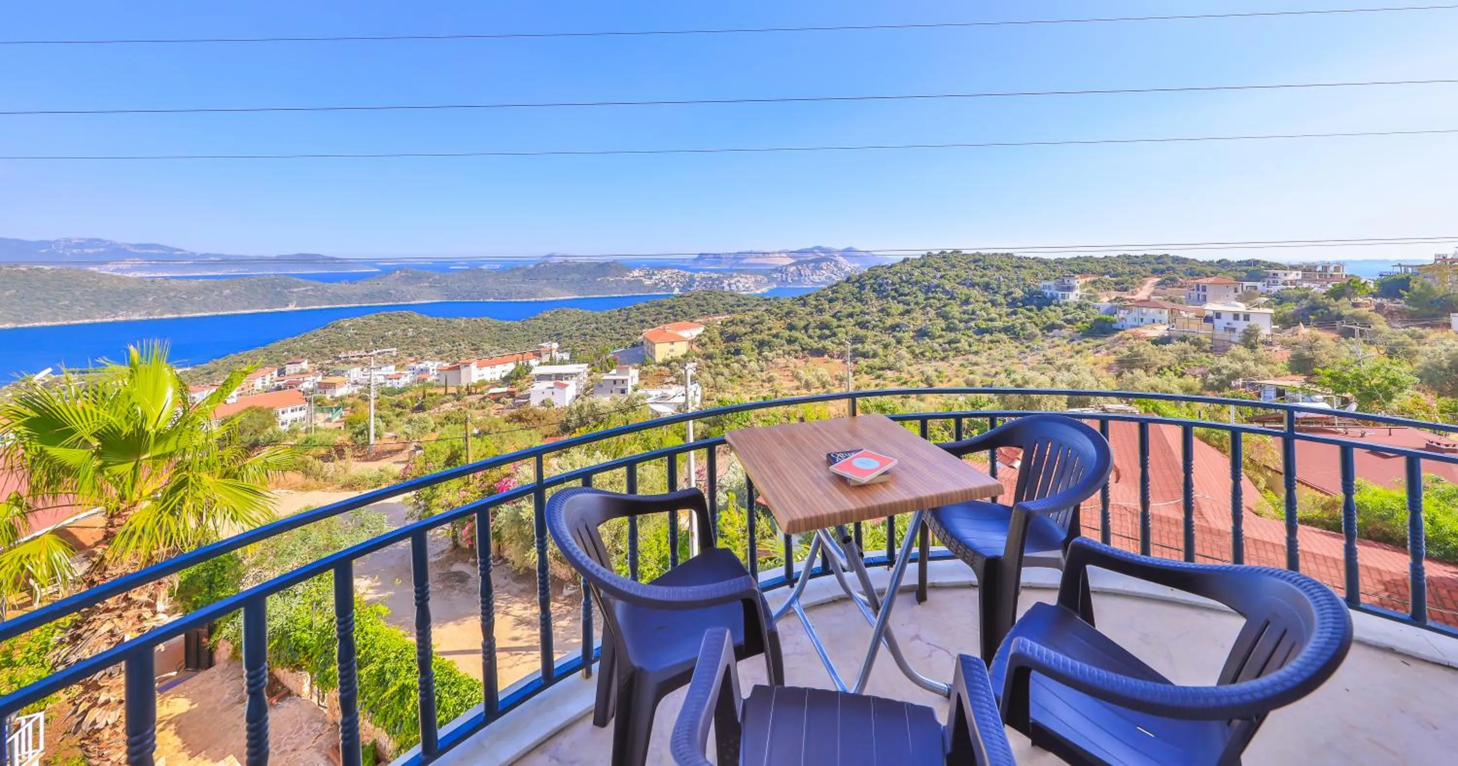 Sea view in 3 House Apart