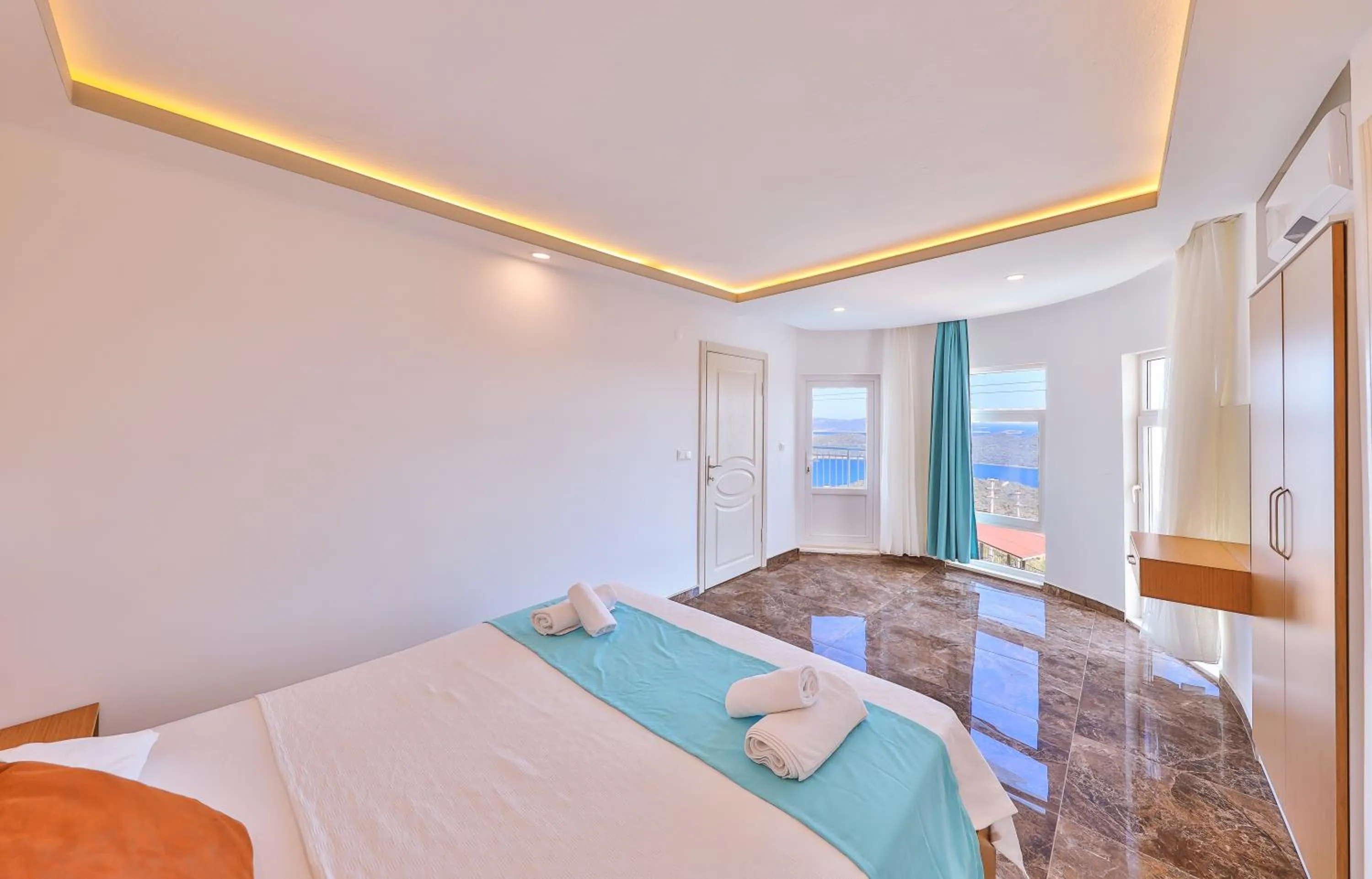 Bed in 3 House Apart