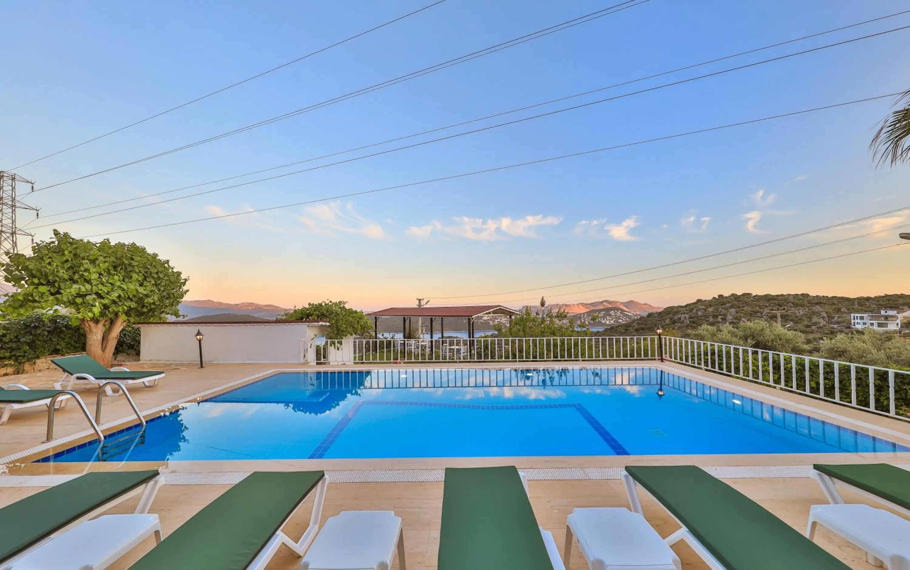 Swimming pool in 3 House Apart