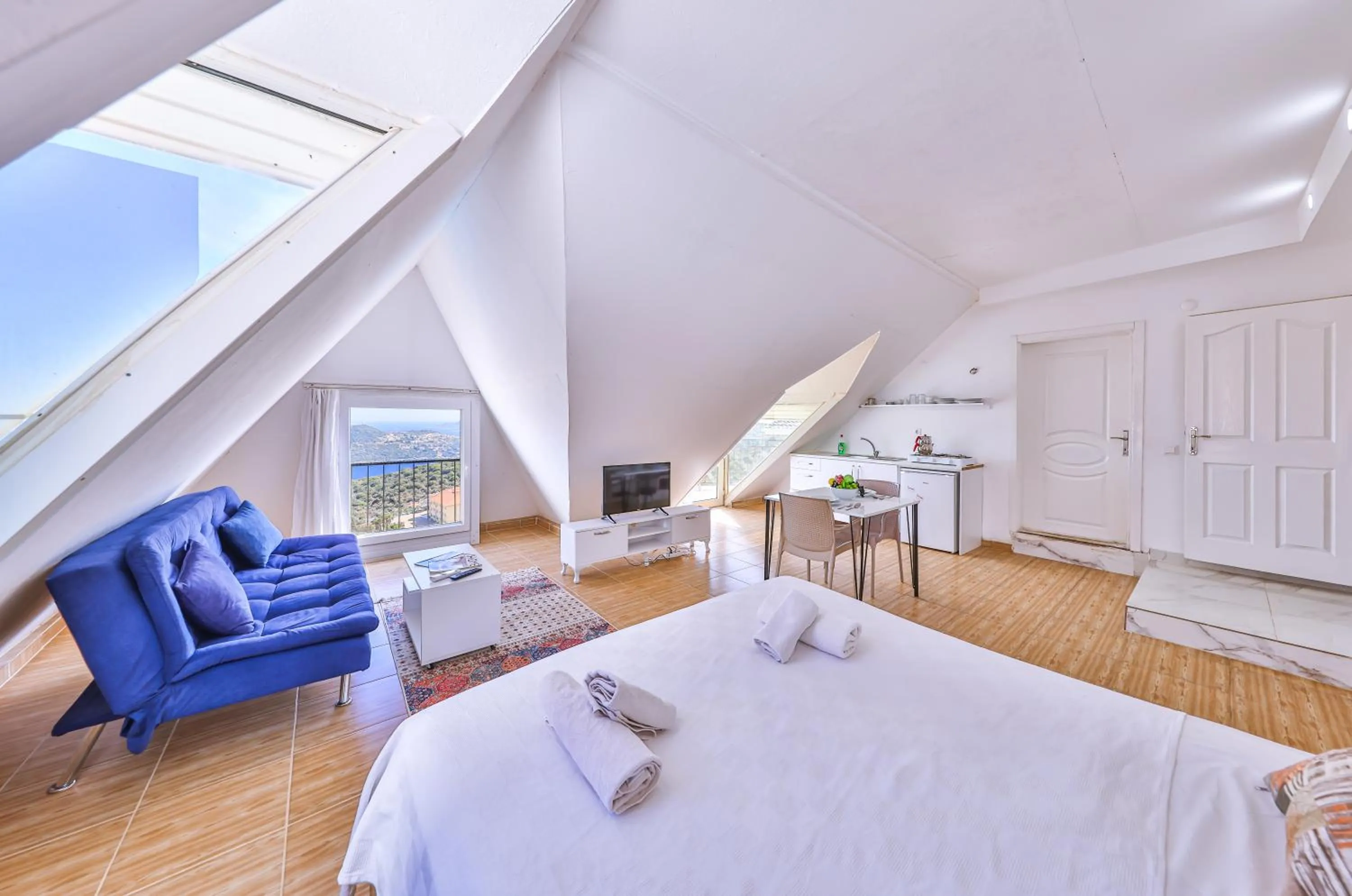 Seating area, Bed in 3 House Apart