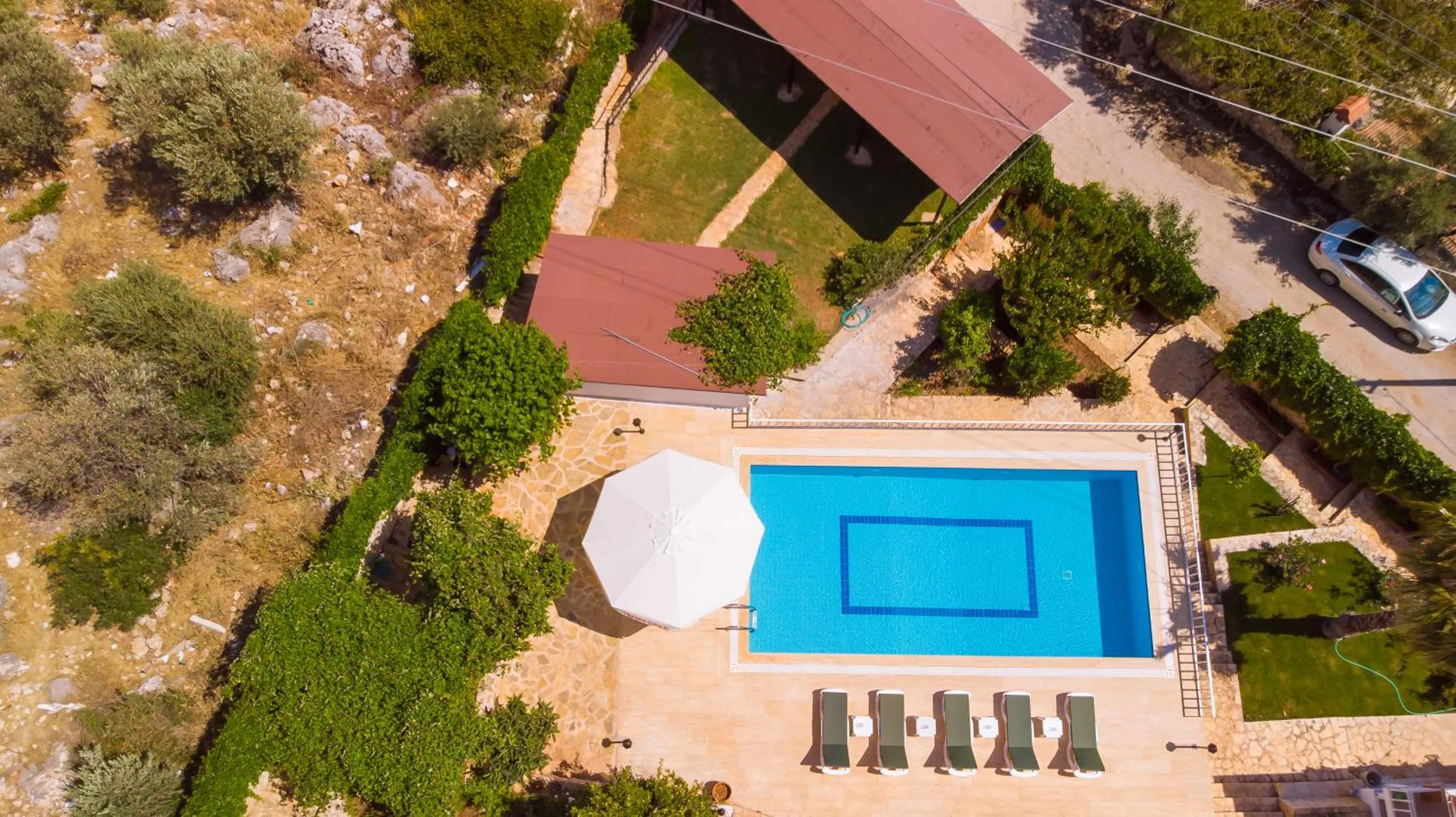 Swimming pool in 3 House Apart