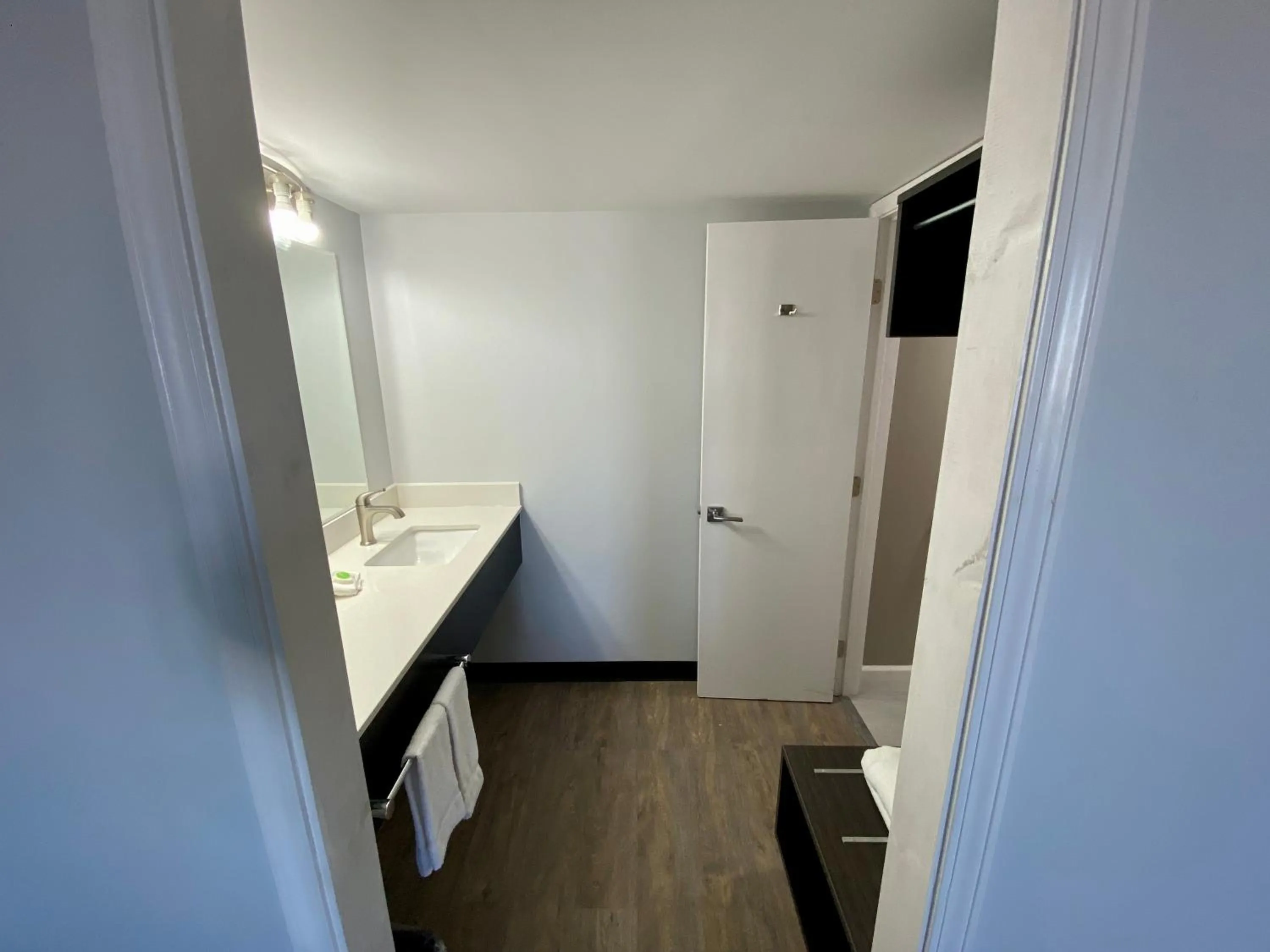 Bathroom in Motel 6 Bonne Terre, MO