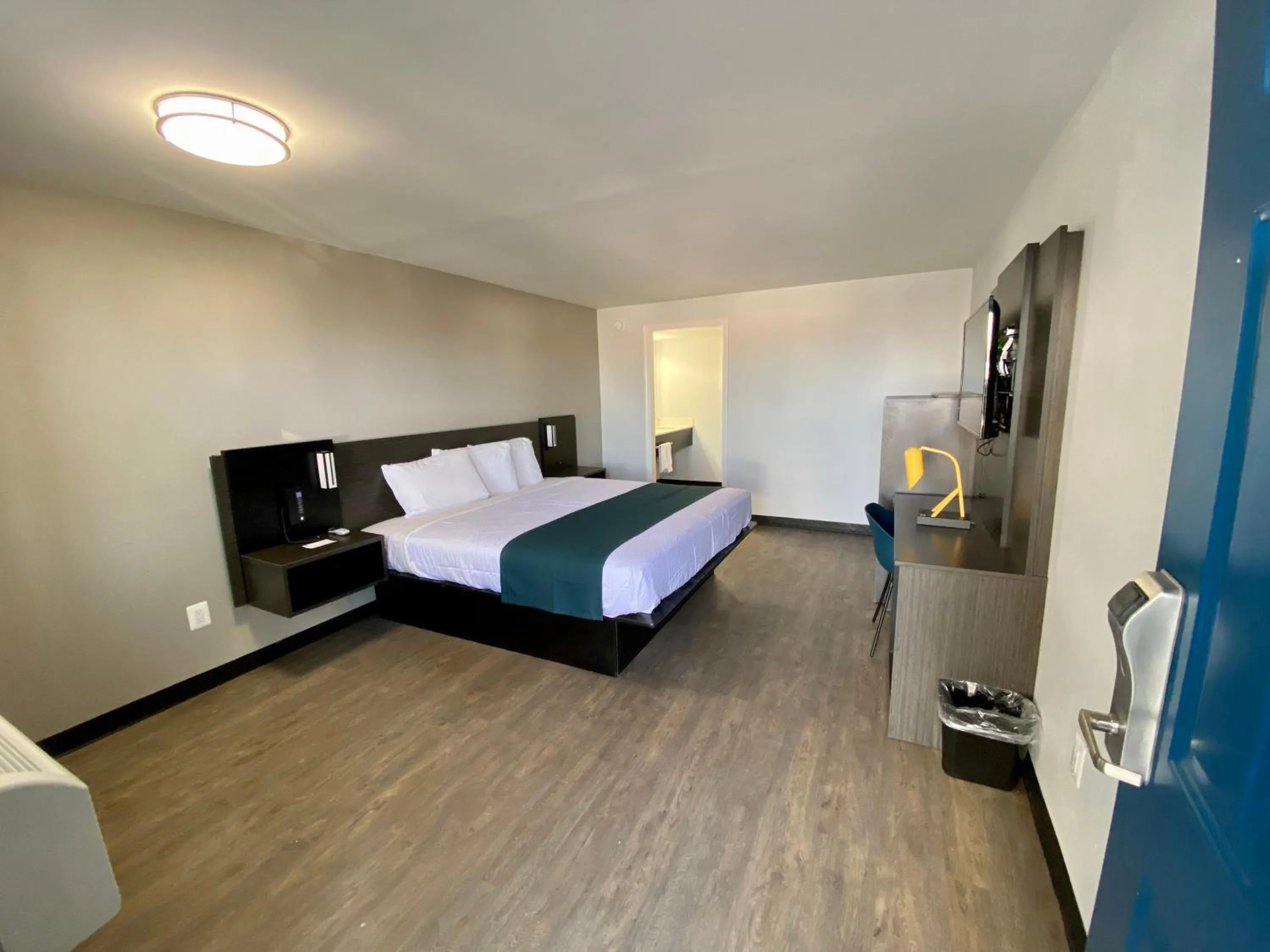 Bed in Motel 6 Bonne Terre, MO