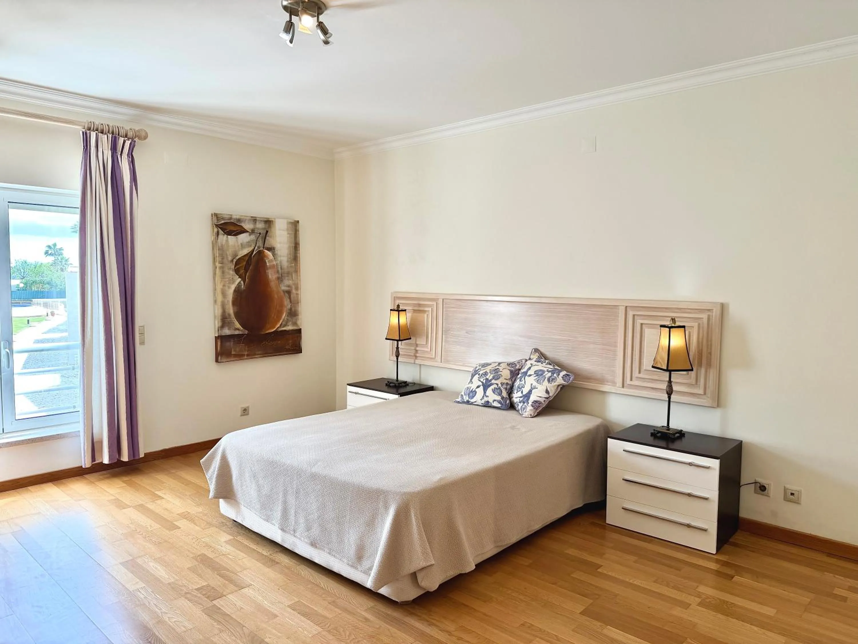 Bed in MouraPraia By Garvetur