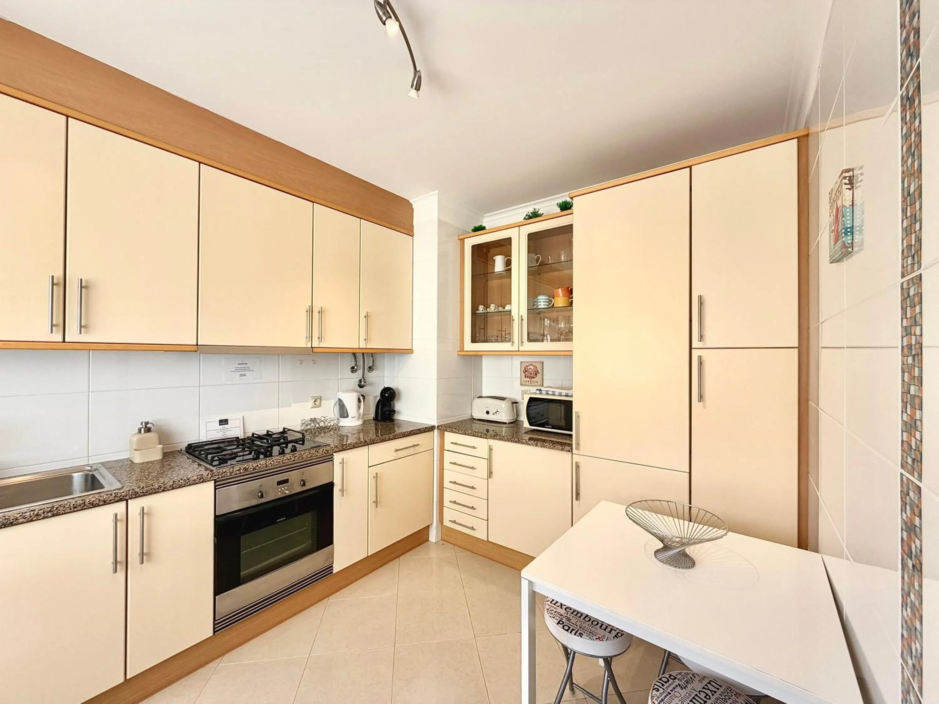 Kitchen or kitchenette in MouraPraia By Garvetur