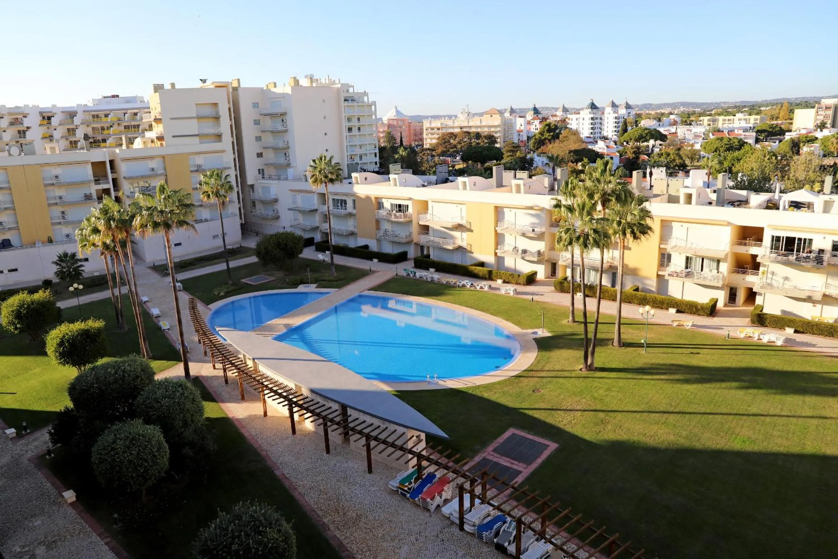 Swimming pool in MouraPraia By Garvetur