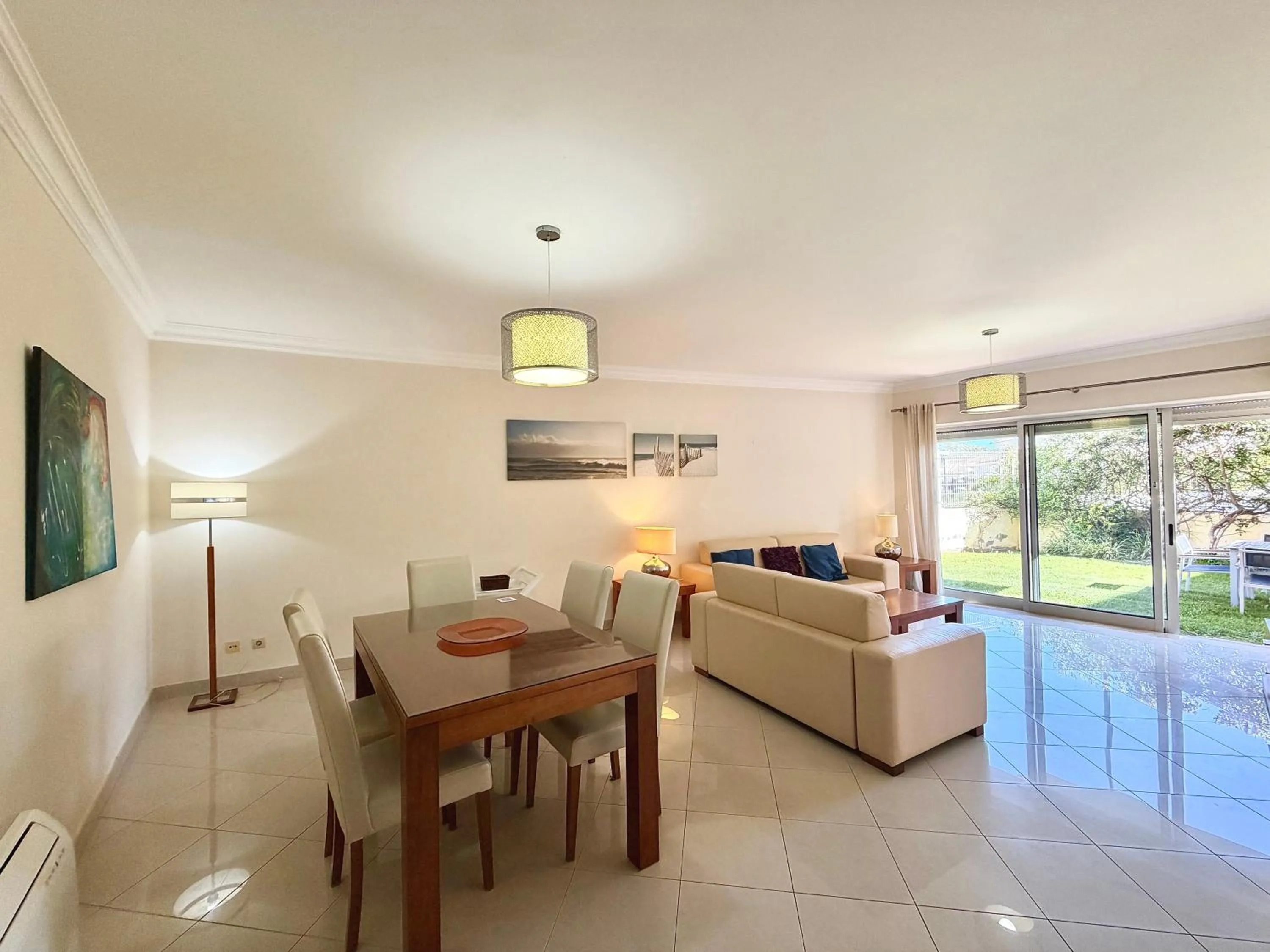 Living room in MouraPraia By Garvetur