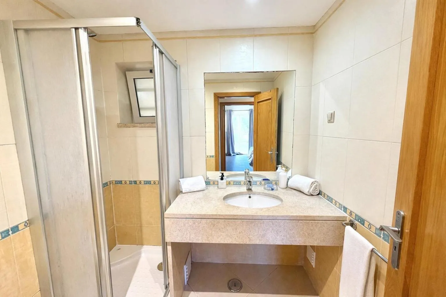 Bathroom in MouraPraia By Garvetur