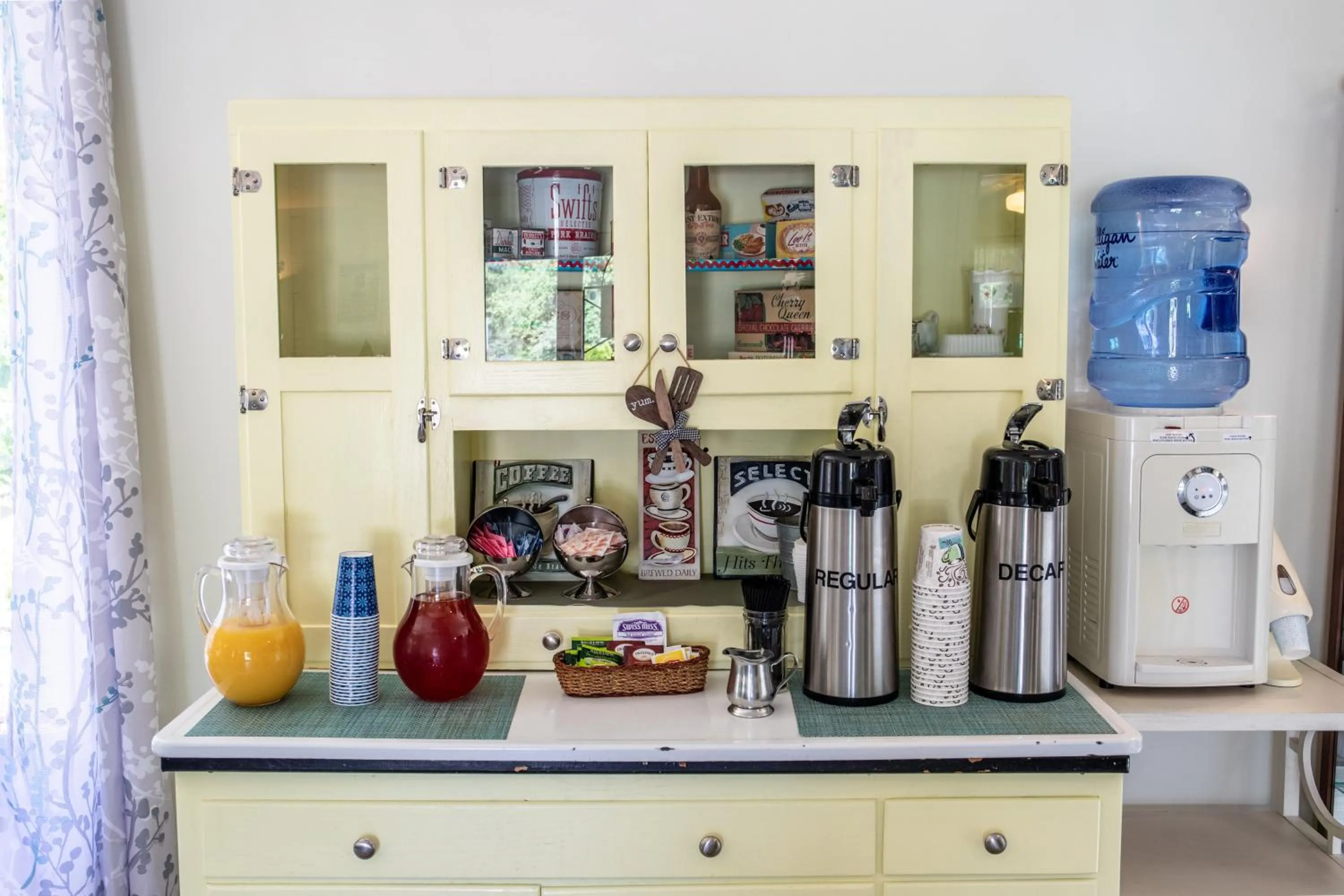 Coffee/tea facilities in Ephraim Motel