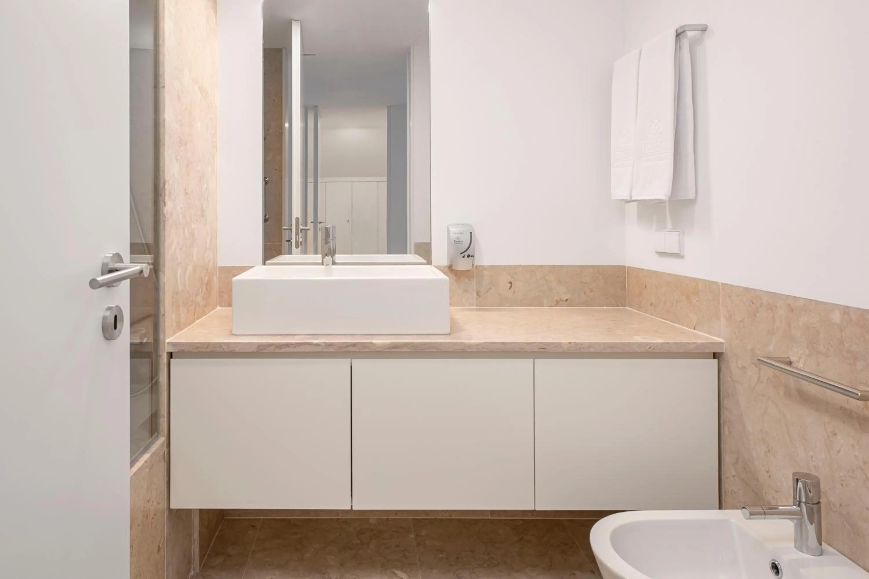 Bathroom in Tandem Palacio Alfama Apartments