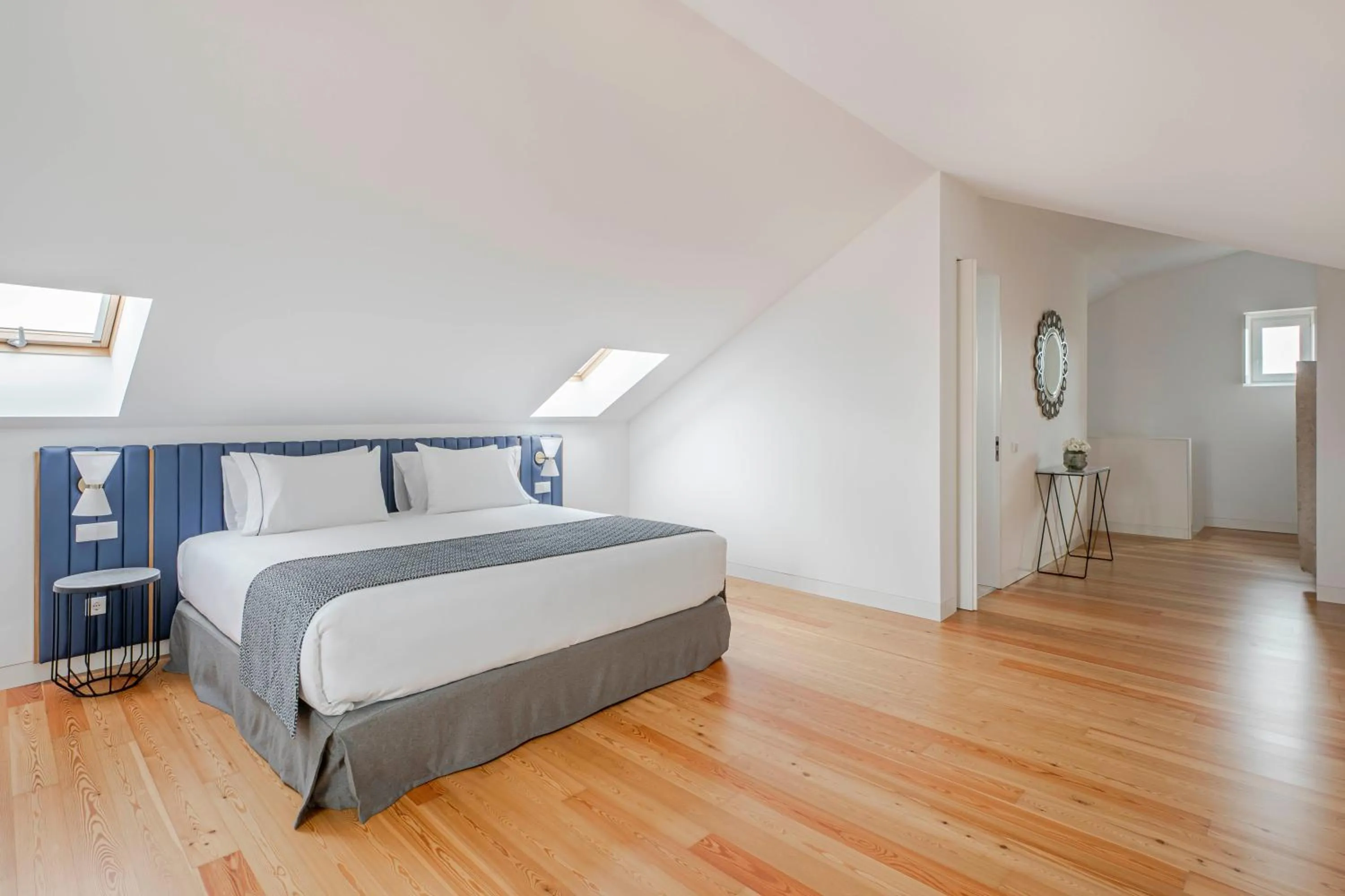 Photo of the whole room, Bed in Tandem Palacio Alfama Apartments