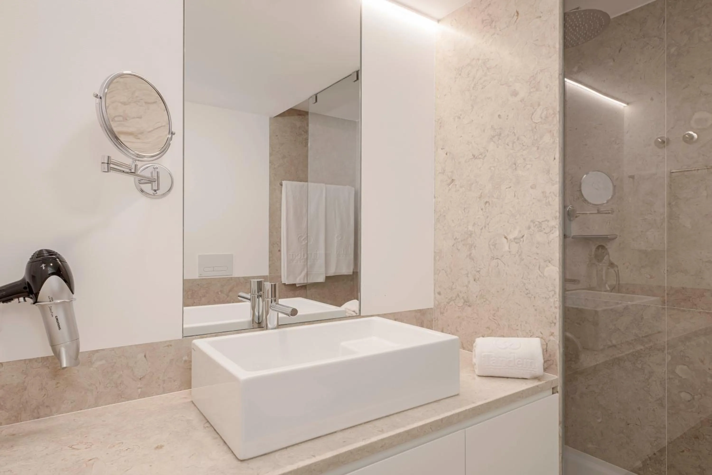 Bathroom in Tandem Palacio Alfama Apartments