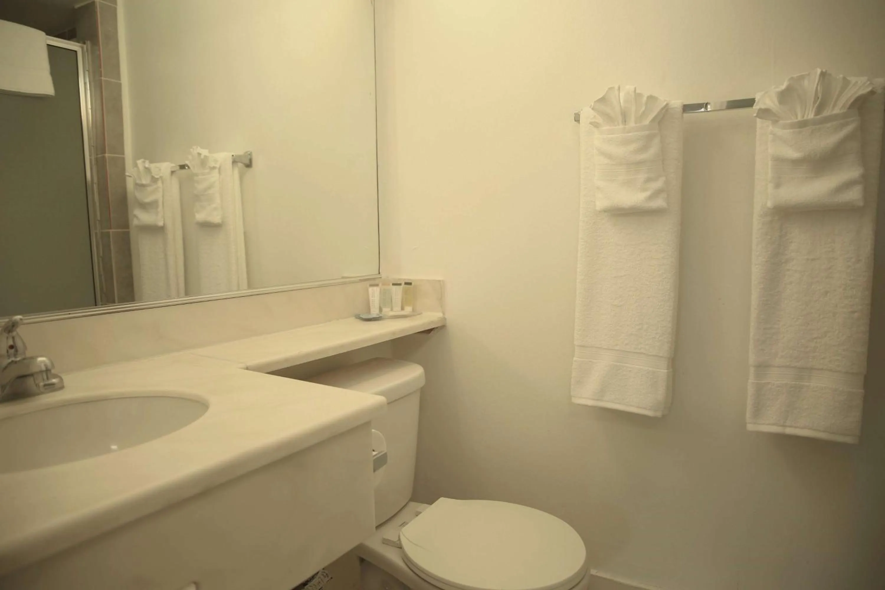 Photo of the whole room in Travelodge by Wyndham Burbank-Glendale