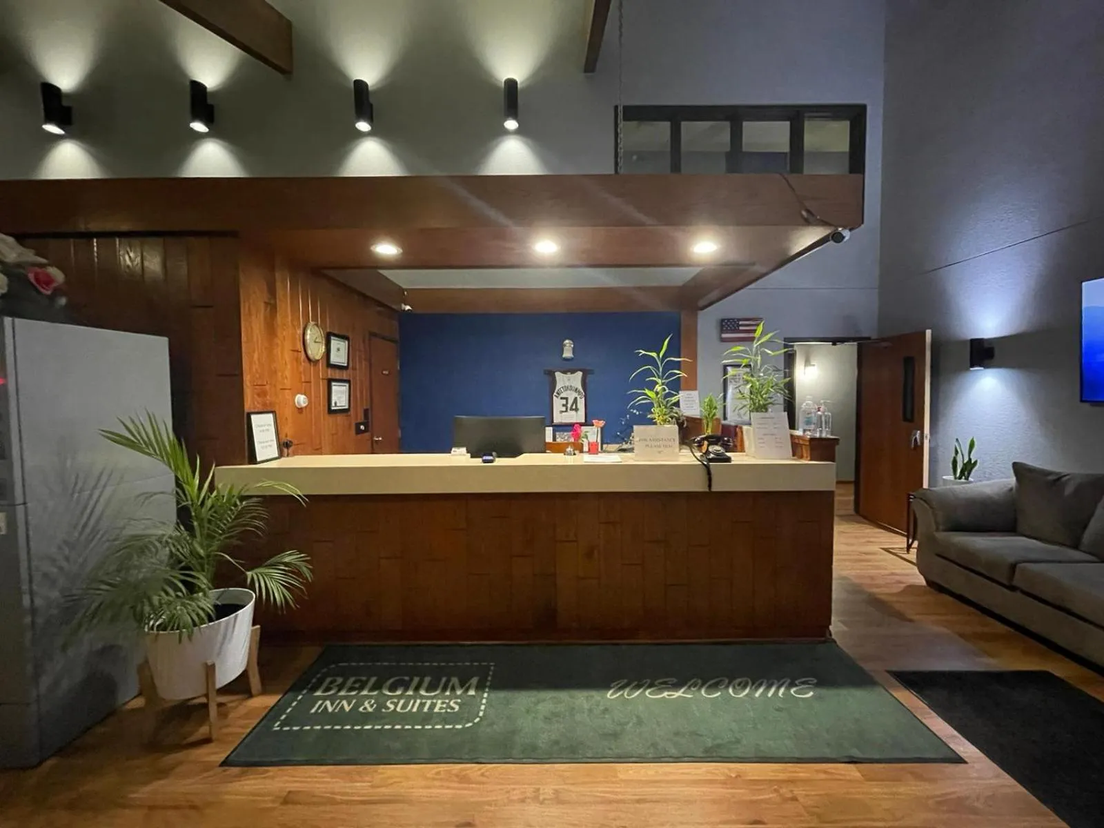 Night in The Belgium Inn & Suites