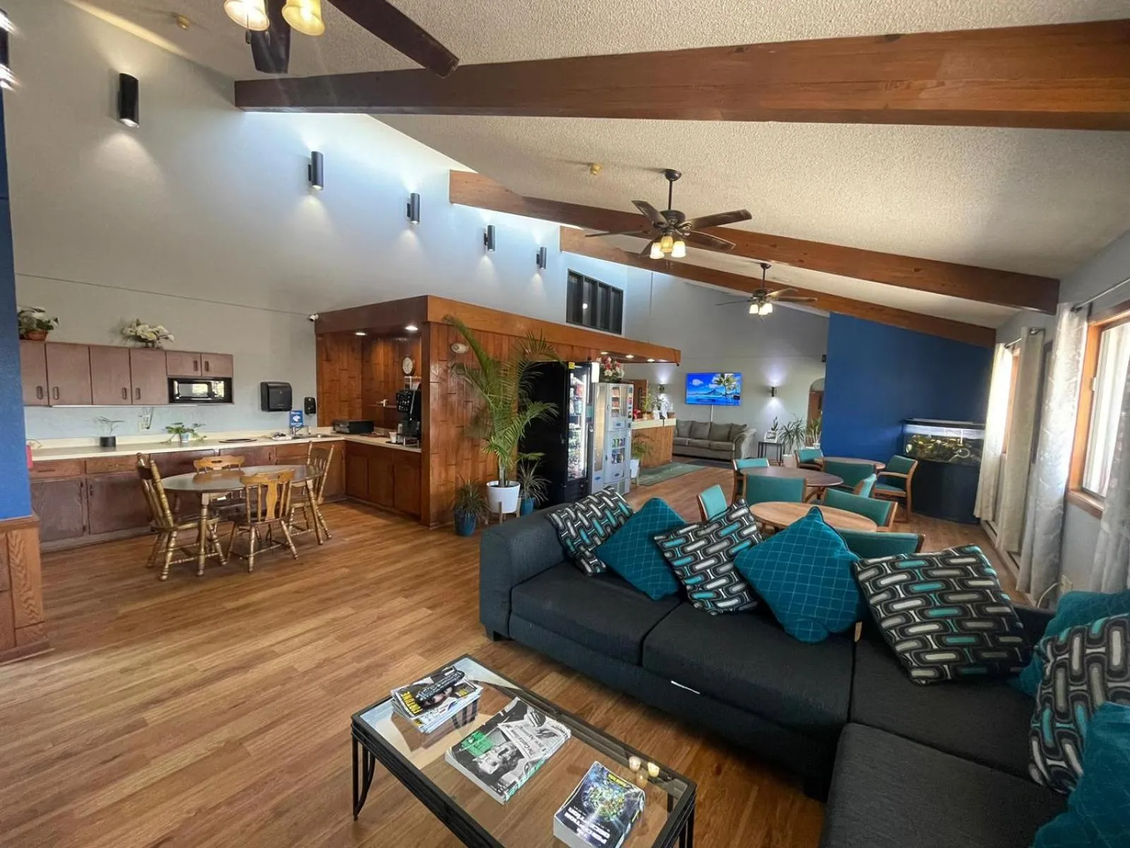Kitchen or kitchenette in The Belgium Inn & Suites
