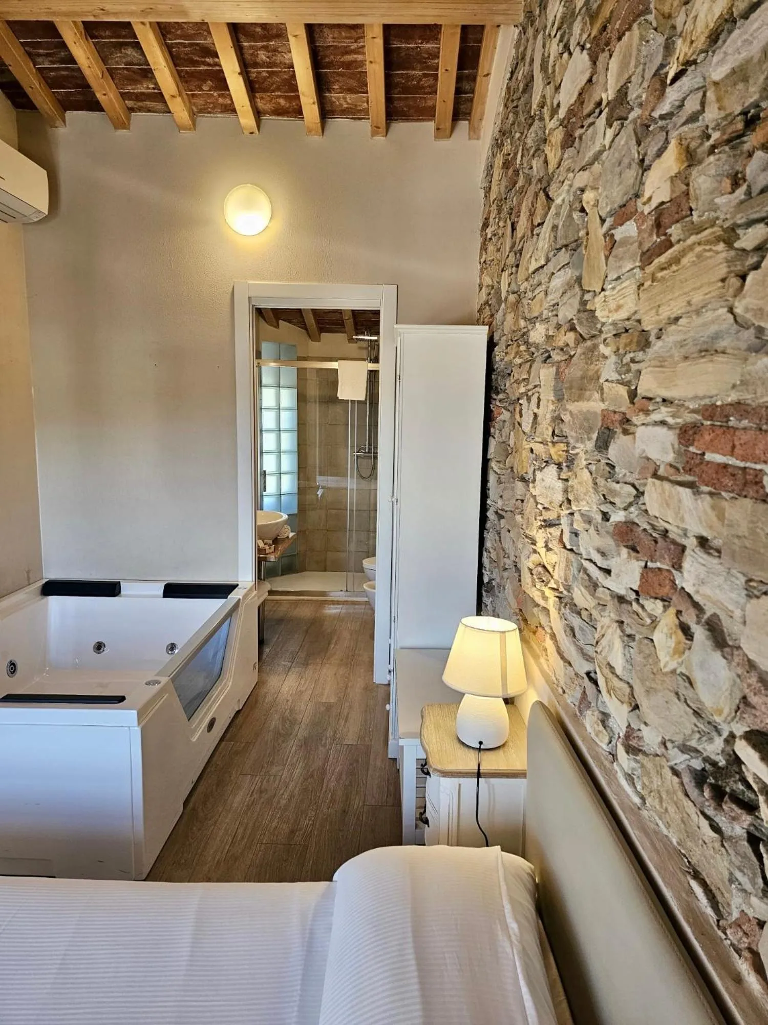 Bed in Il Tiglio Jacuzzi&Sauna