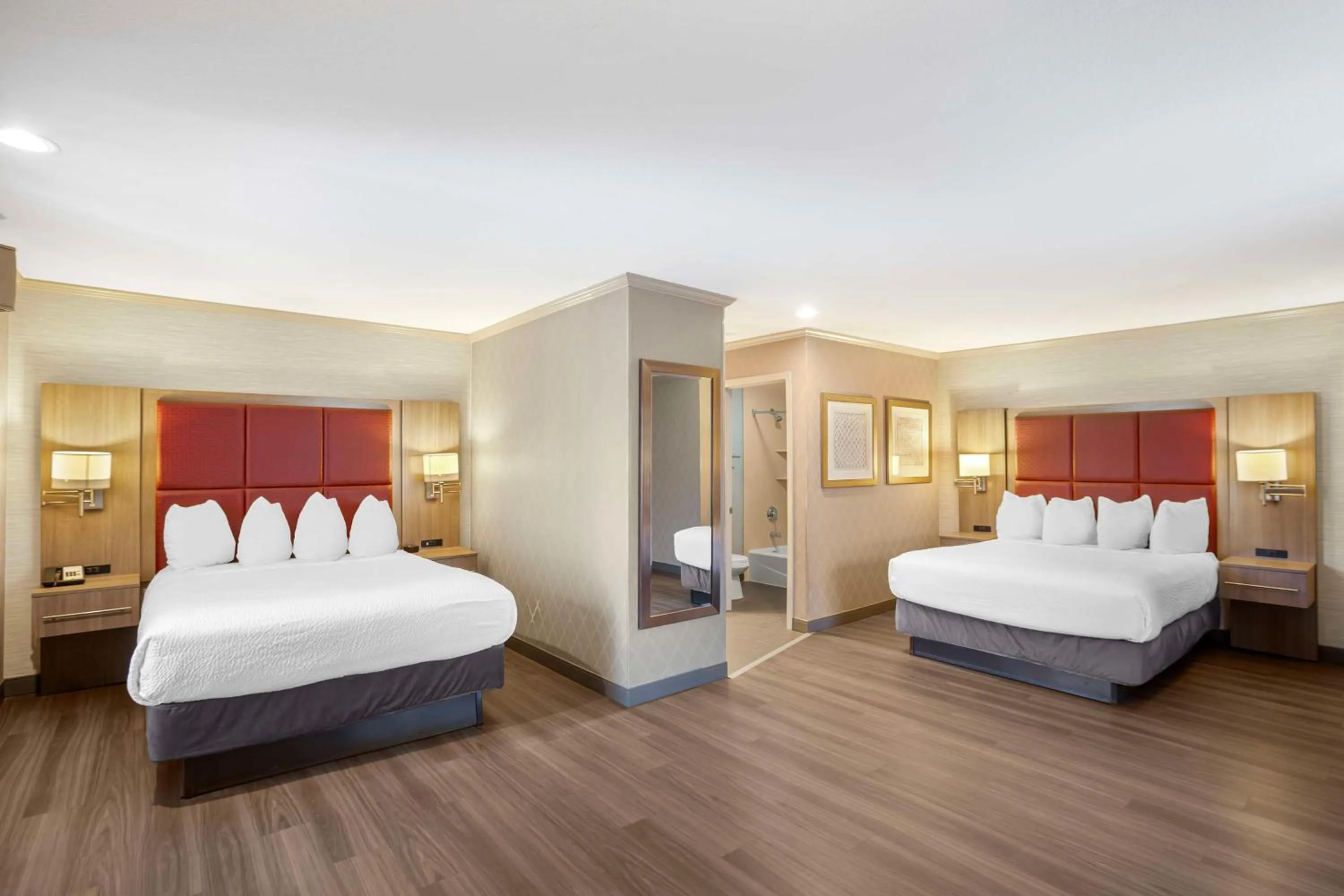 Bedroom, Bed in Best Western Inn Santa Cruz