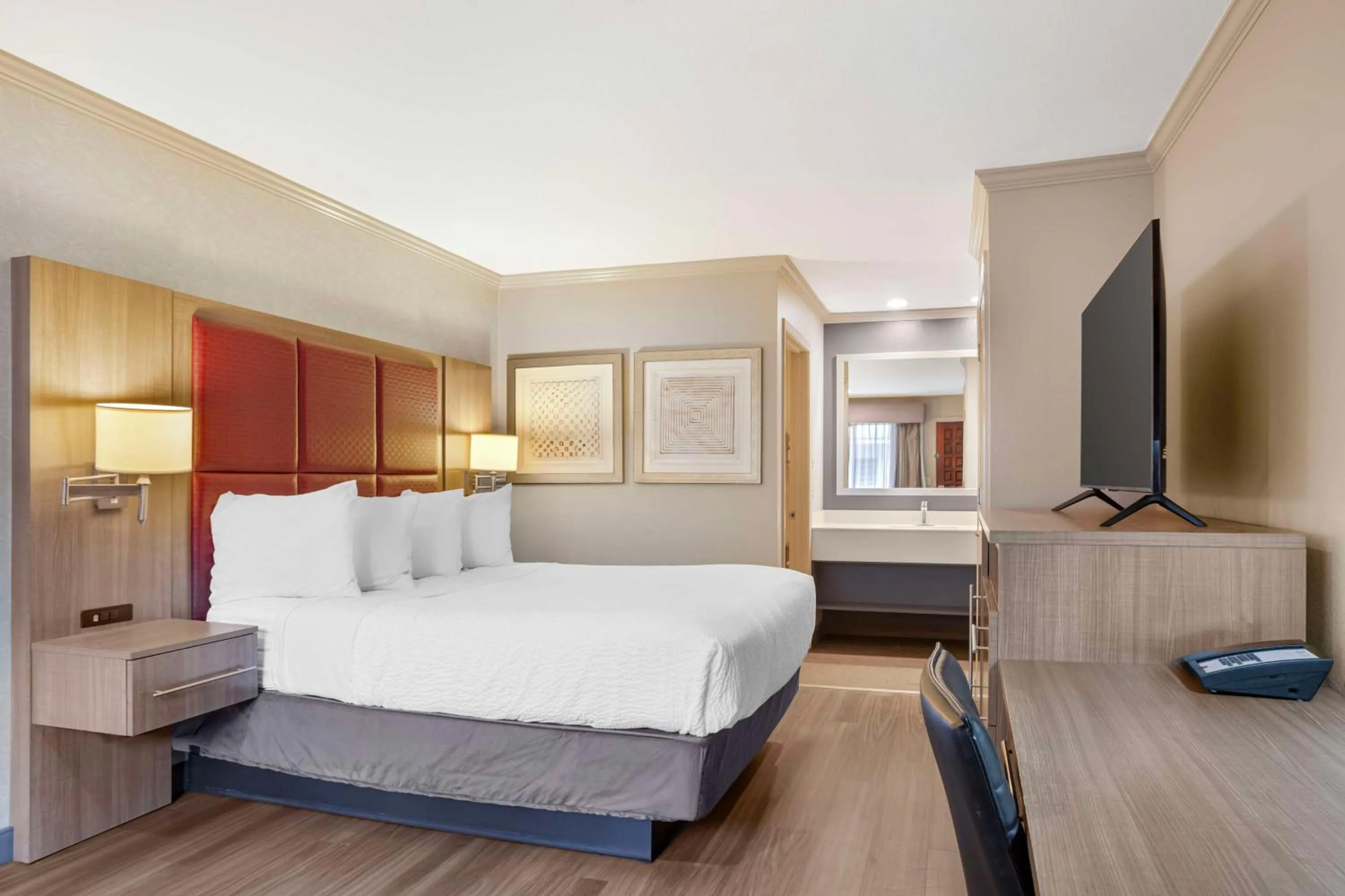 Bedroom, Bed in Best Western Inn Santa Cruz