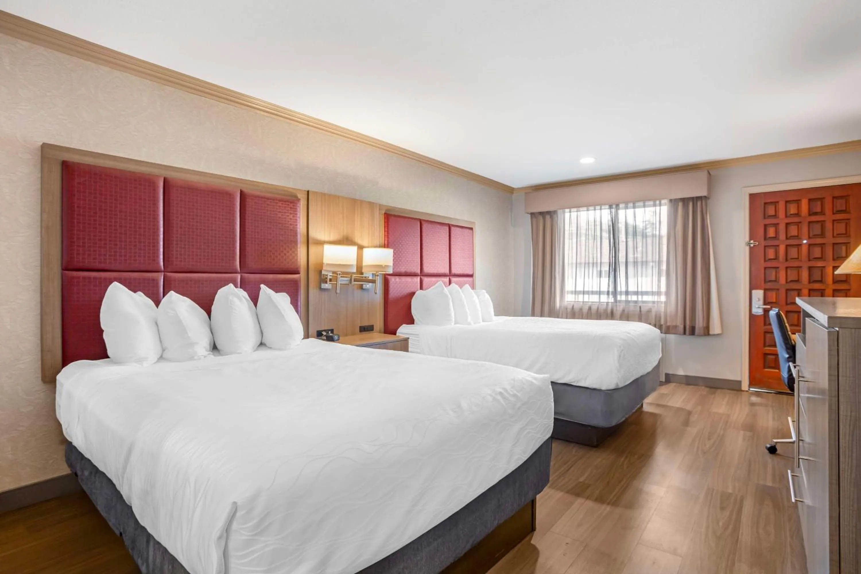 Bedroom, Bed in Best Western Inn Santa Cruz