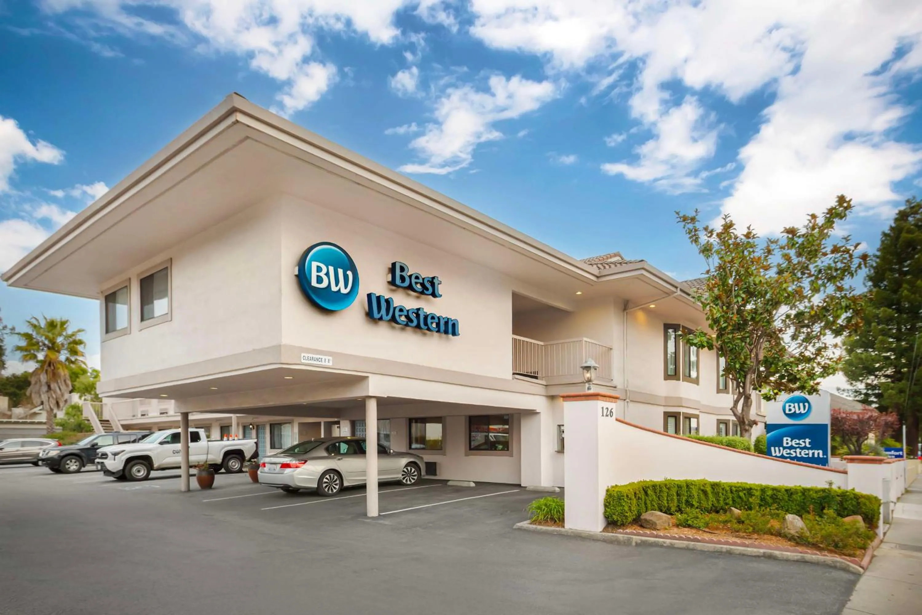 Property building in Best Western Inn Santa Cruz