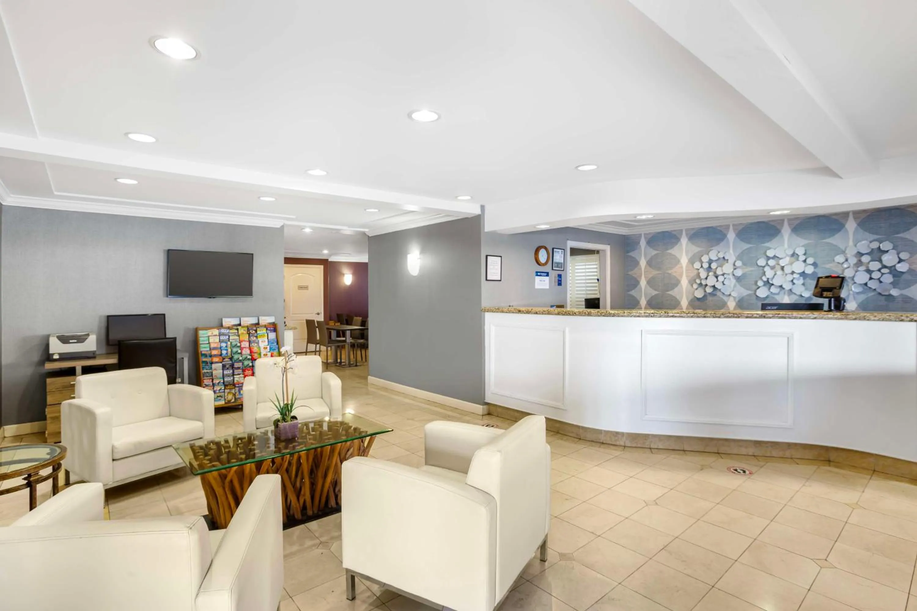 Lobby or reception in Best Western Inn Santa Cruz