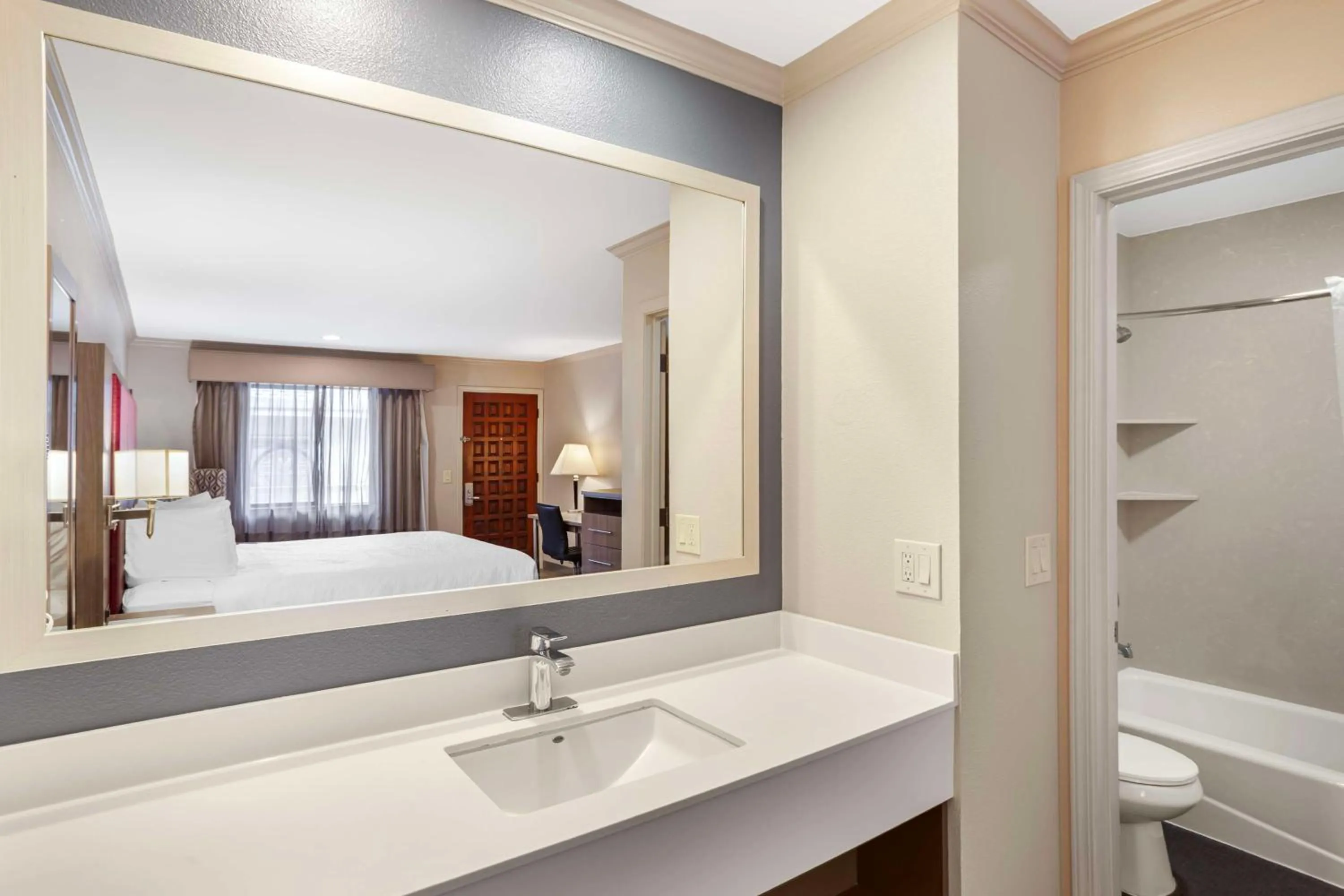 Bathroom, Bed in Best Western Inn Santa Cruz