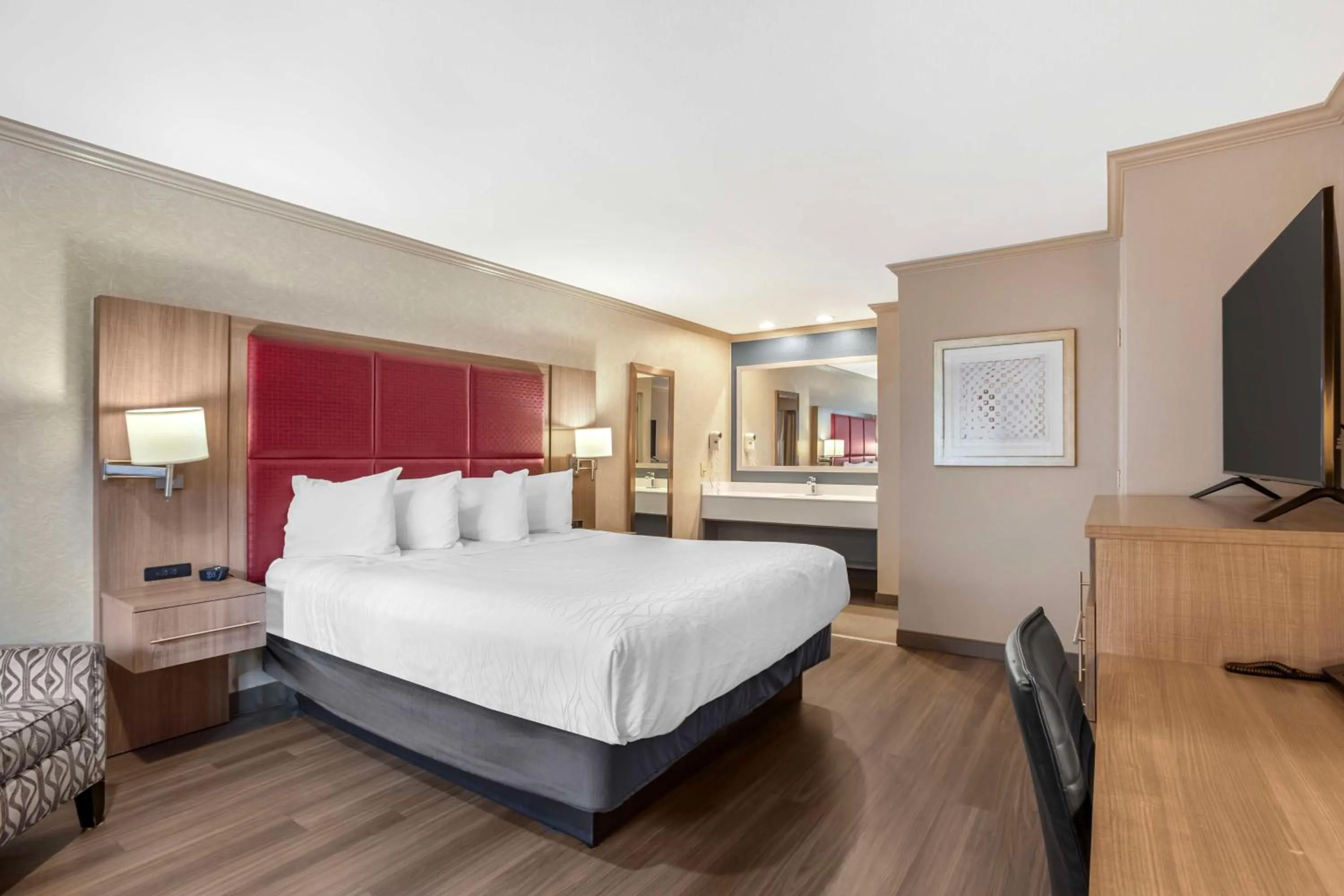 Bedroom, Bed in Best Western Inn Santa Cruz