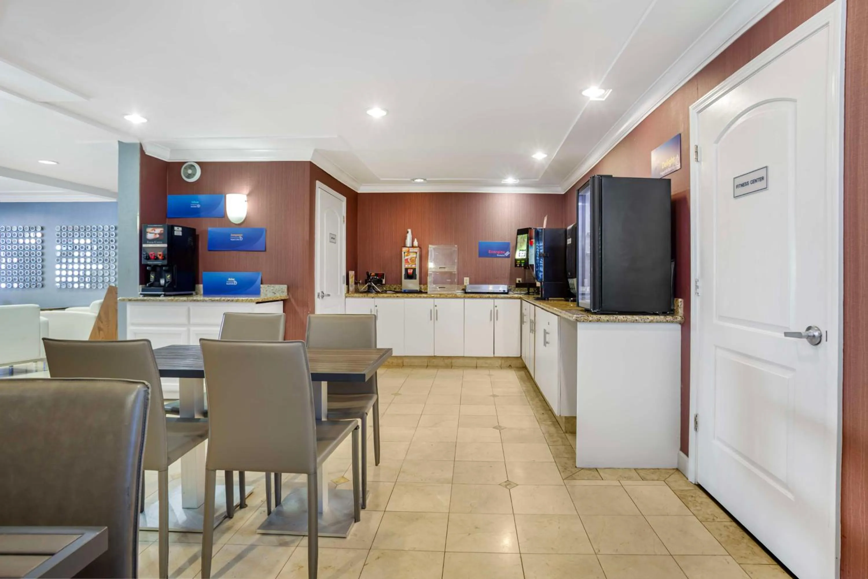 Breakfast in Best Western Inn Santa Cruz