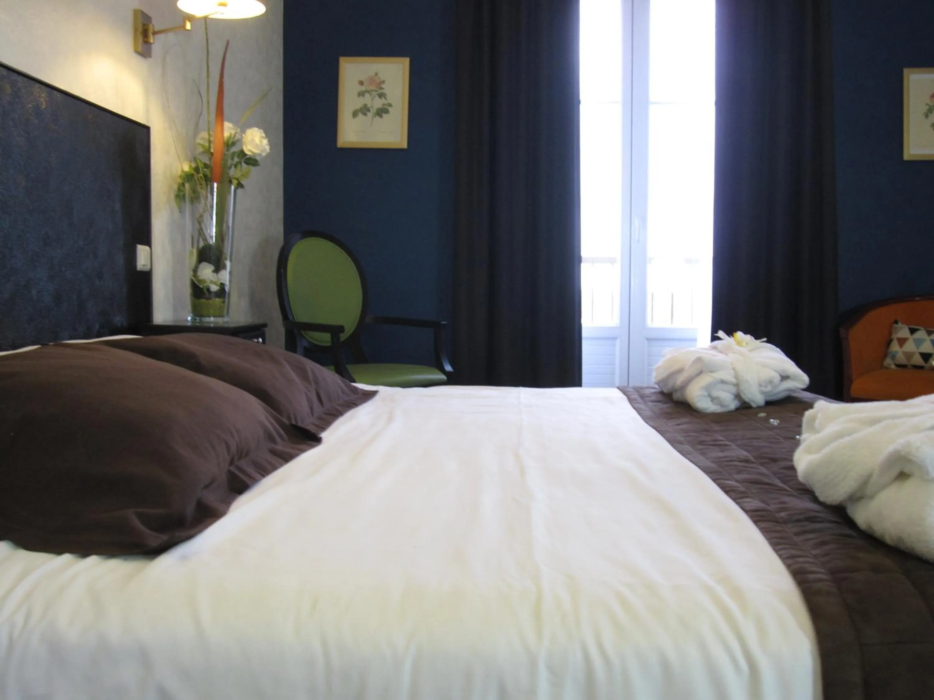 Bedroom in Hôtel Cosmos & Spa