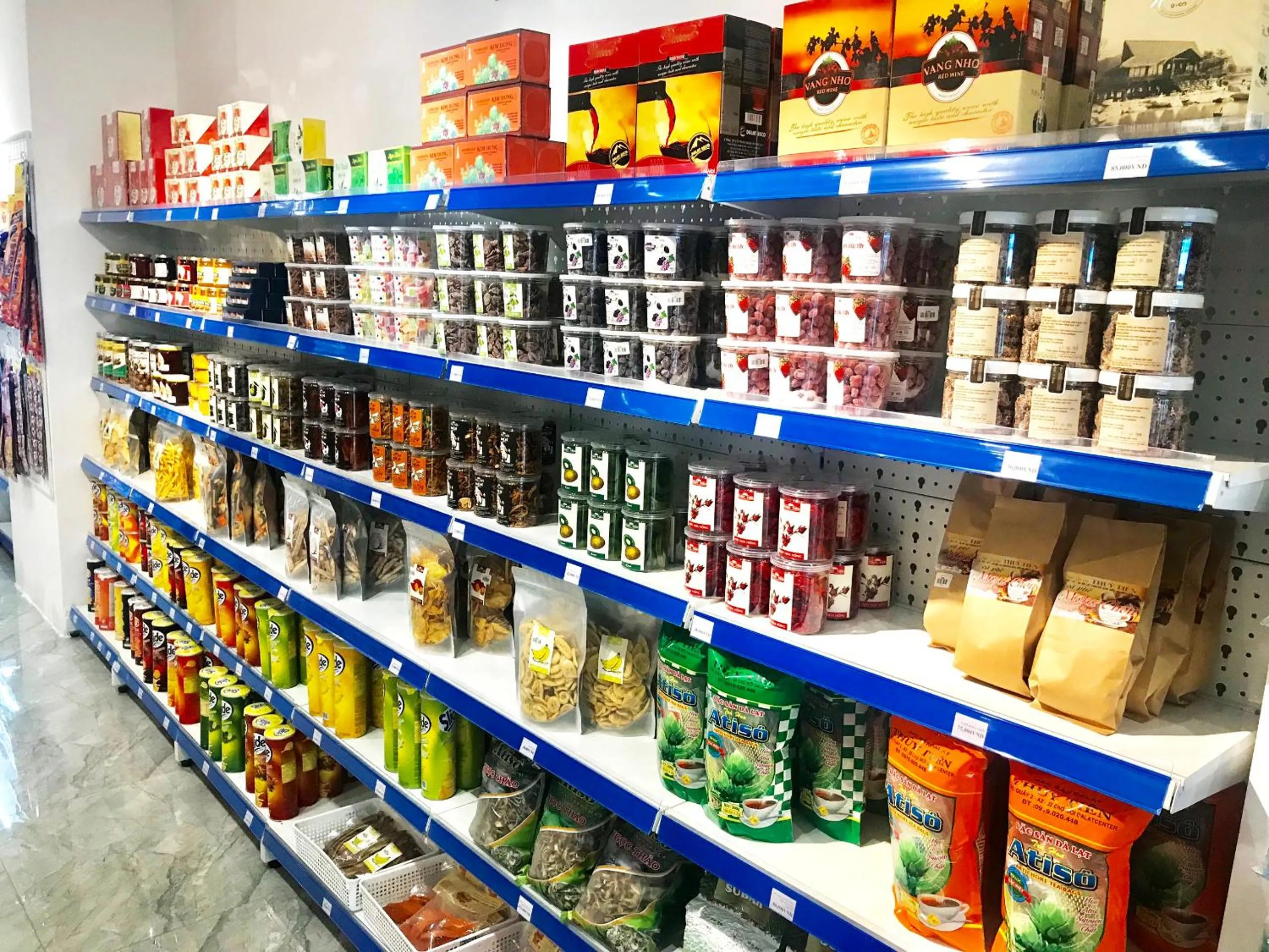 Supermarket/grocery shop in Kim Oanh Orchids Hotel