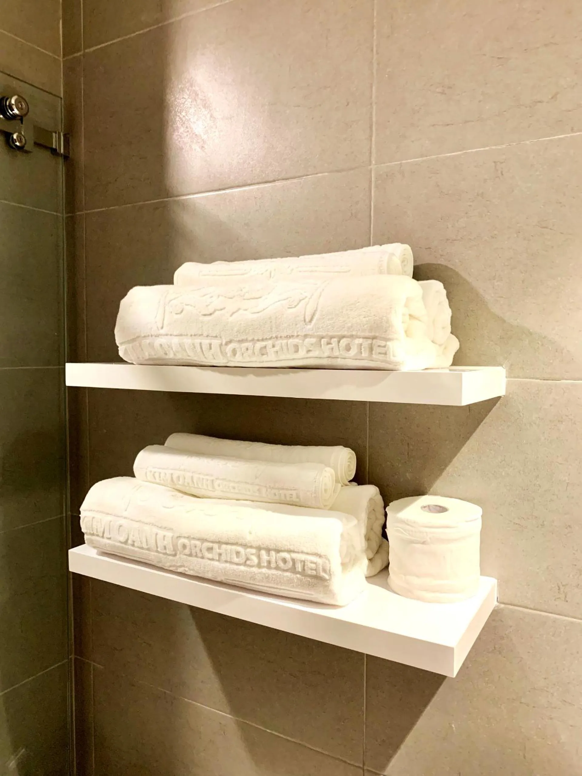 Toilet in Kim Oanh Orchids Hotel