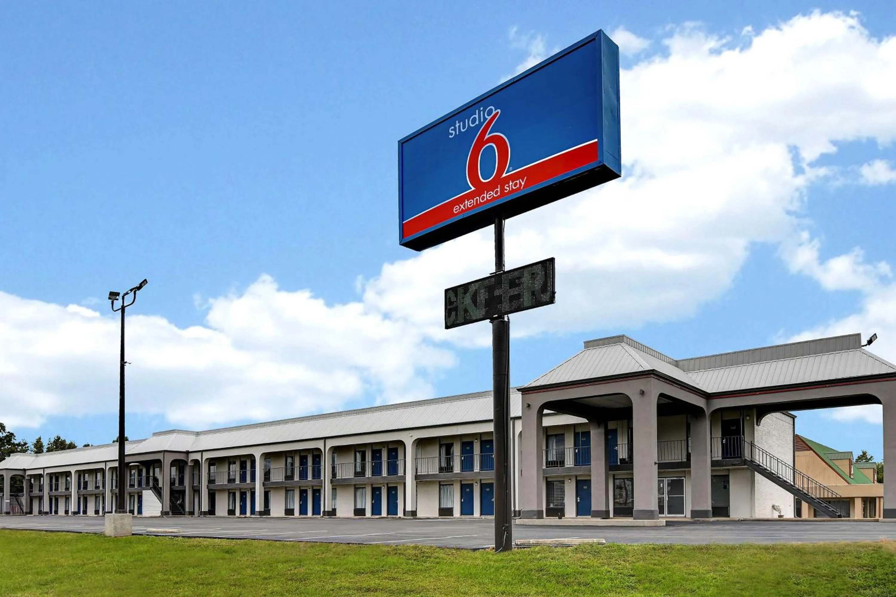 Property building in Studio 6 Meridian, MS Bonita Lakes