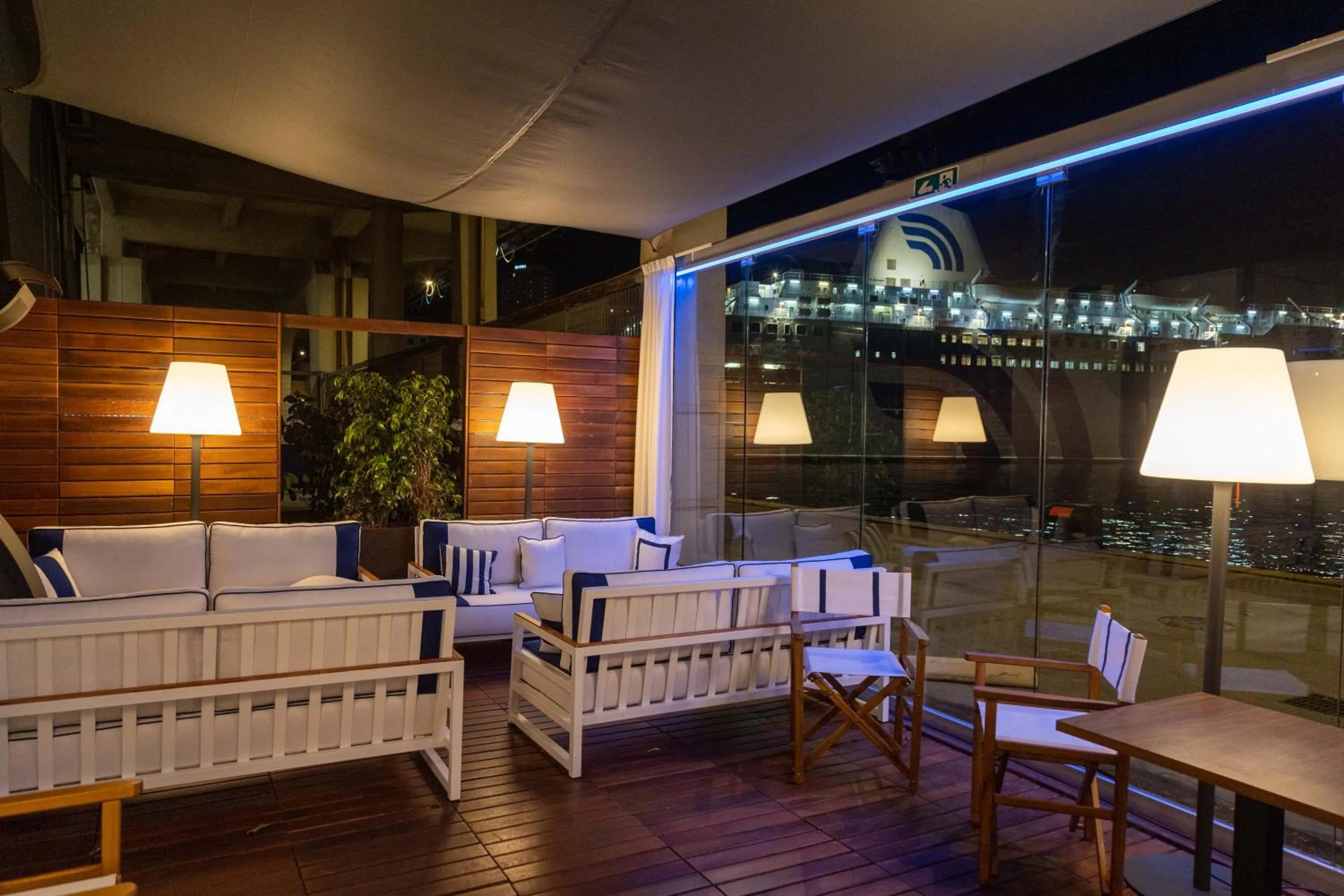 Patio in Smart Hotel Napoli