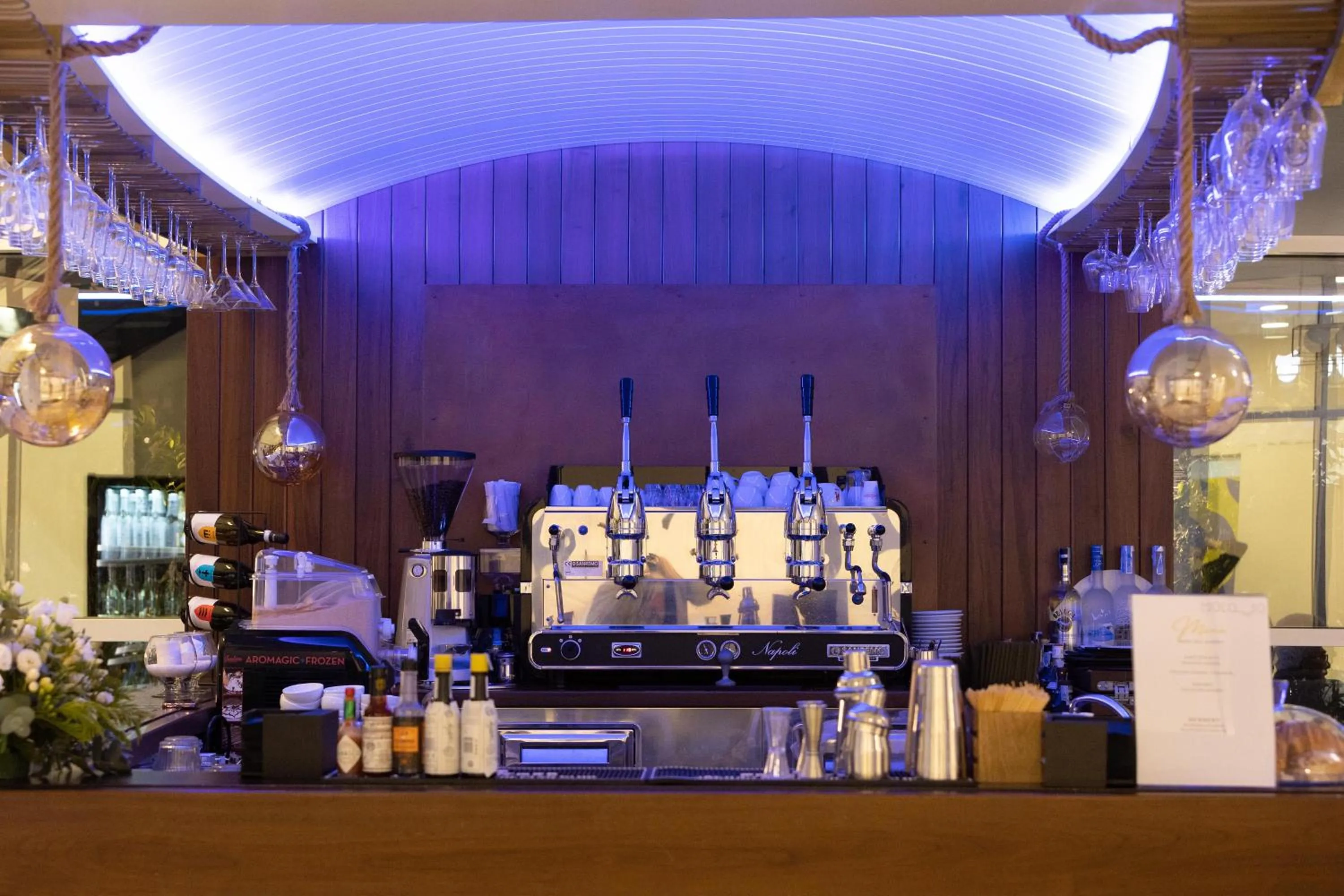 Restaurant/places to eat in Smart Hotel Napoli