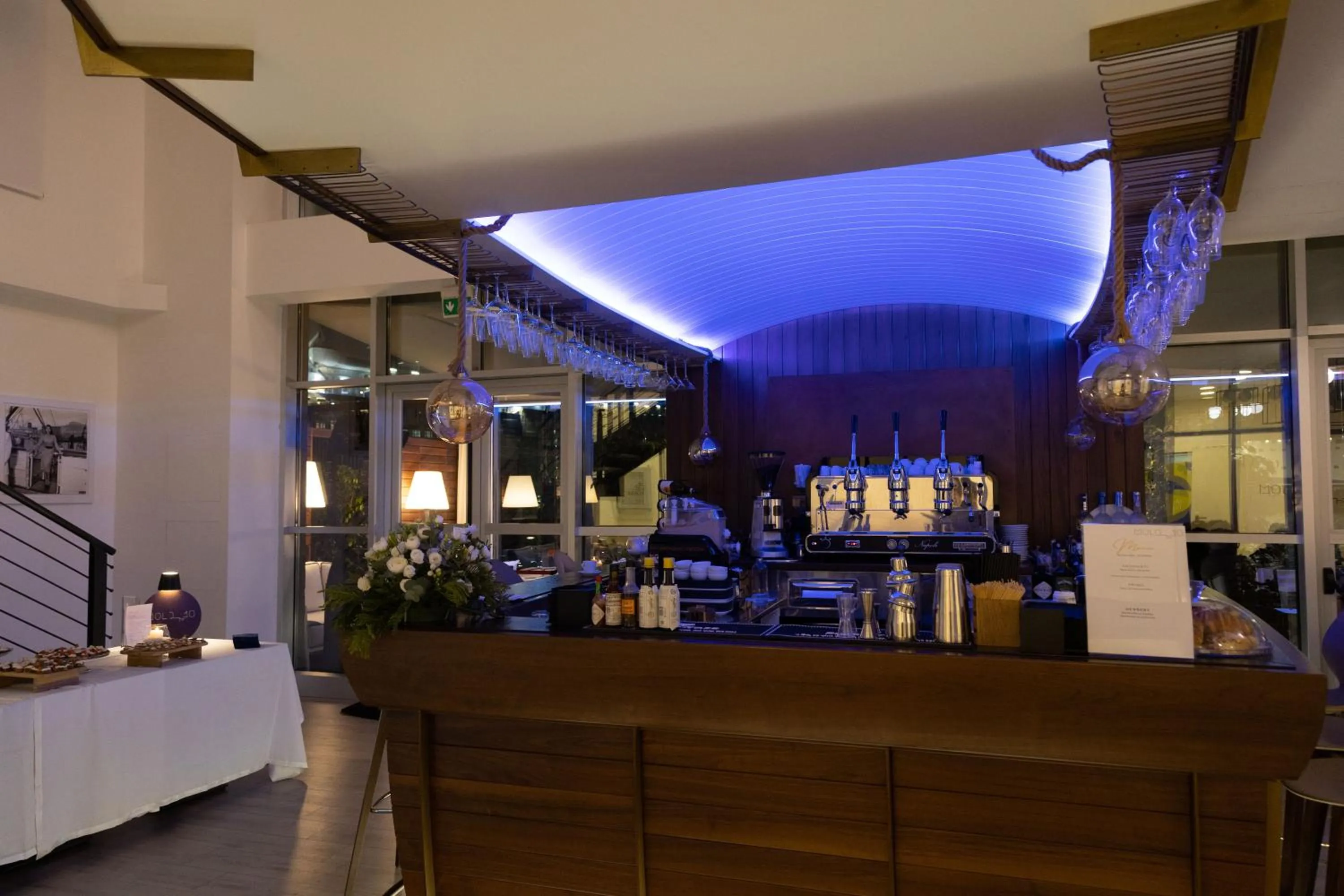 Restaurant/places to eat in Smart Hotel Napoli