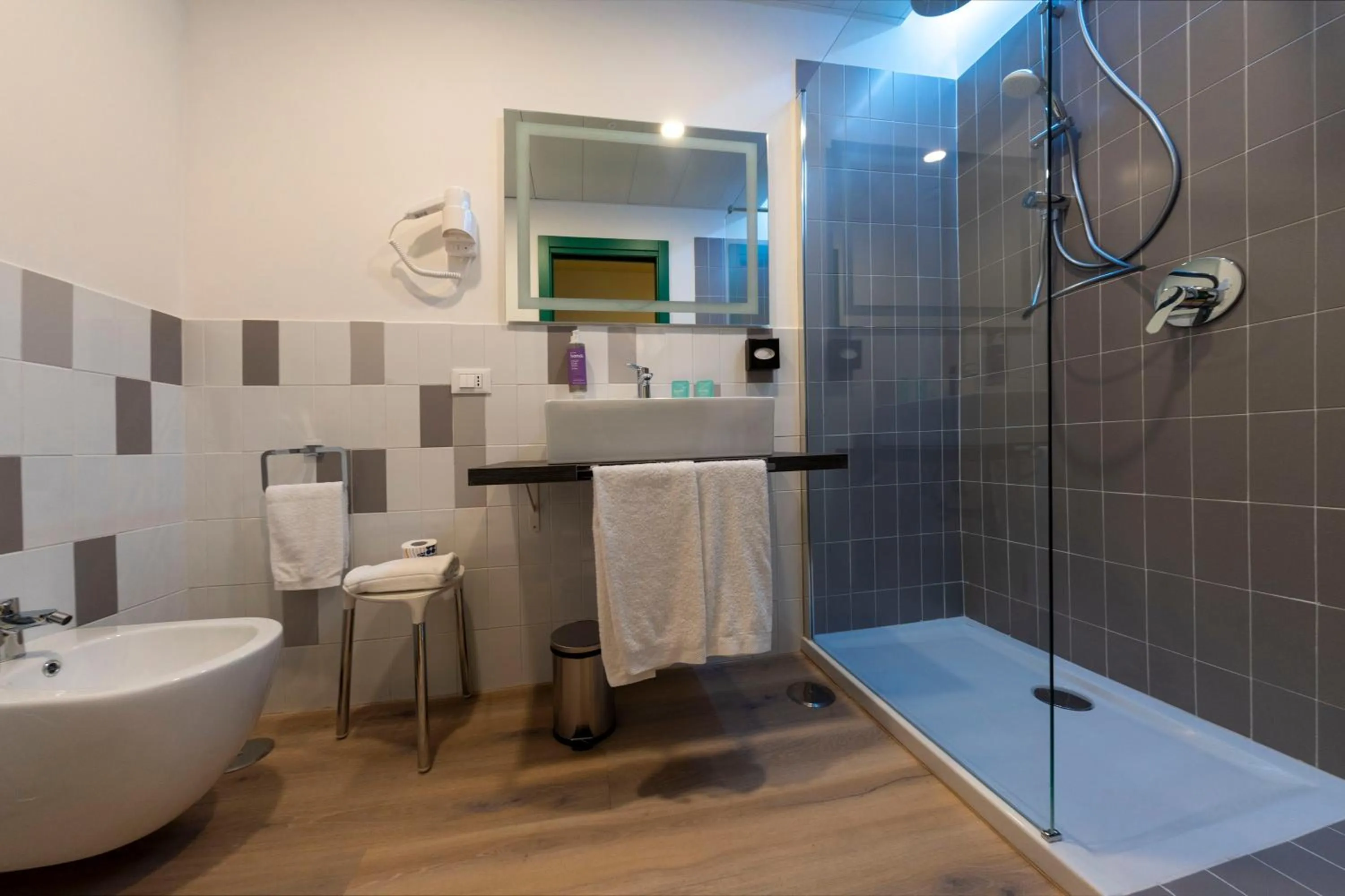 Bathroom in Smart Hotel Napoli