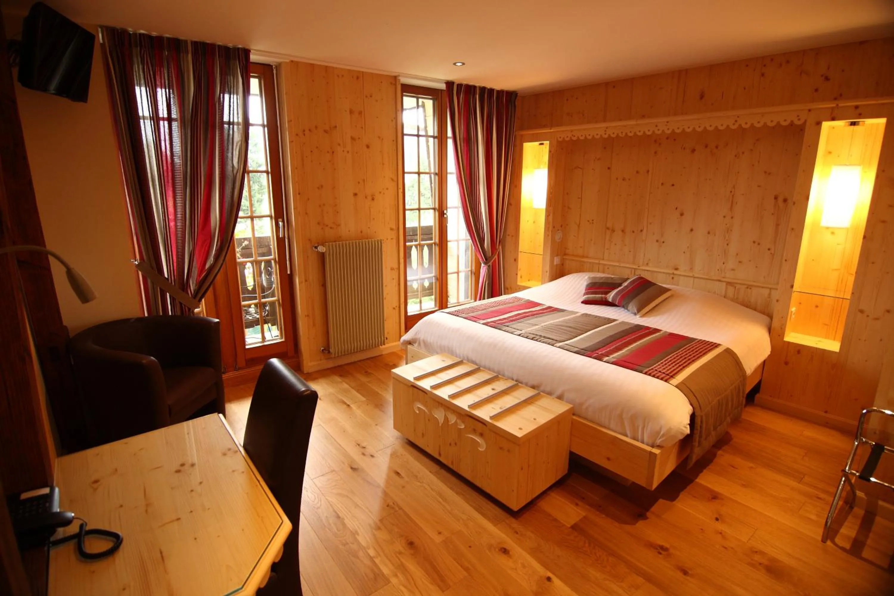 Property building, Bed in LE CLOS DES SOURCES Hôtel & Spa